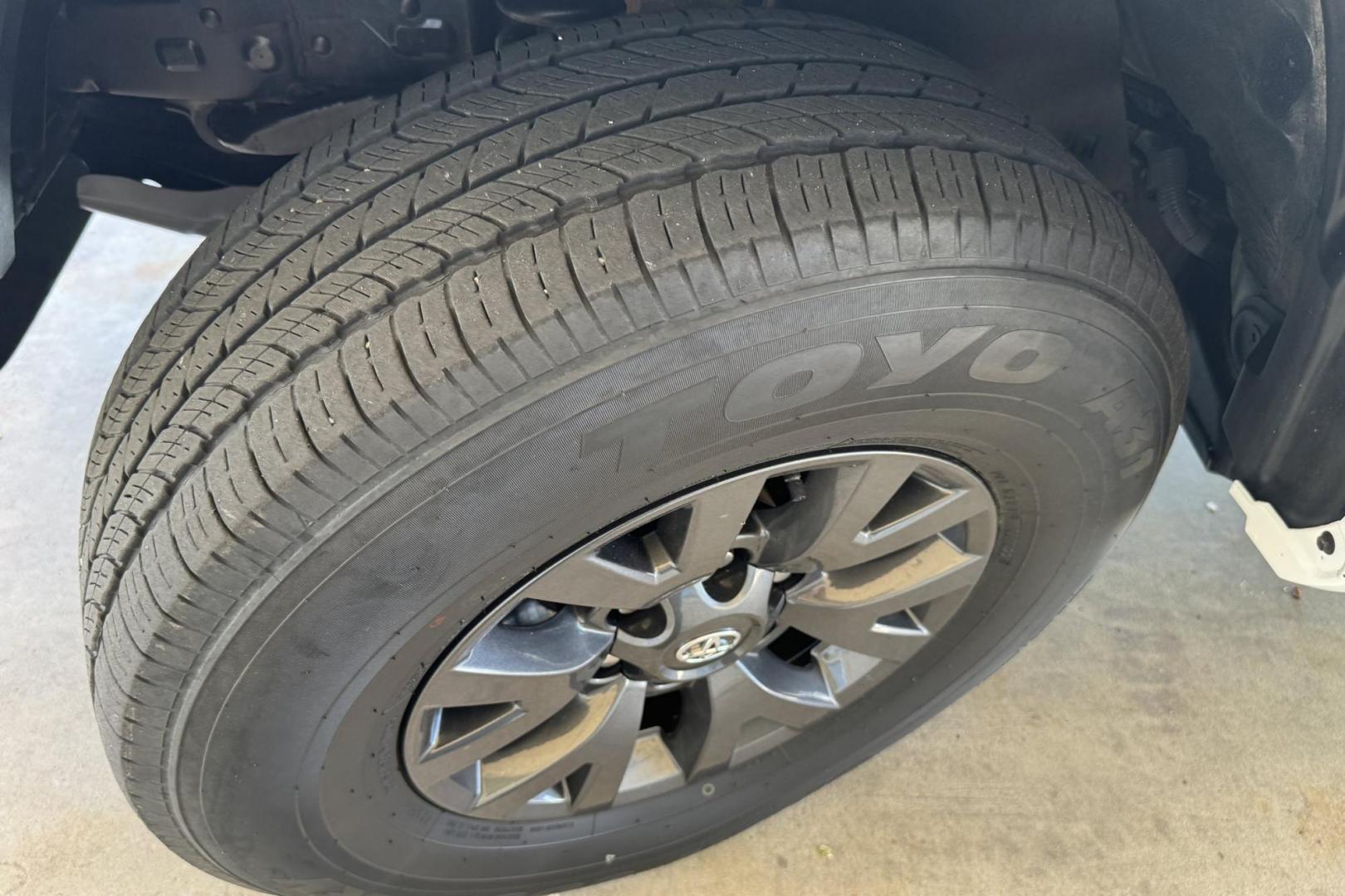 2022 Ice Cap /Gray Toyota Tacoma SR5 (3TMAZ5CN5NM) with an V6 3.5 Liter engine, Automatic 6 Speed transmission, located at 2304 W. Main St., Boise, ID, 83702, (208) 342-7777, 43.622105, -116.218658 - Photo#12