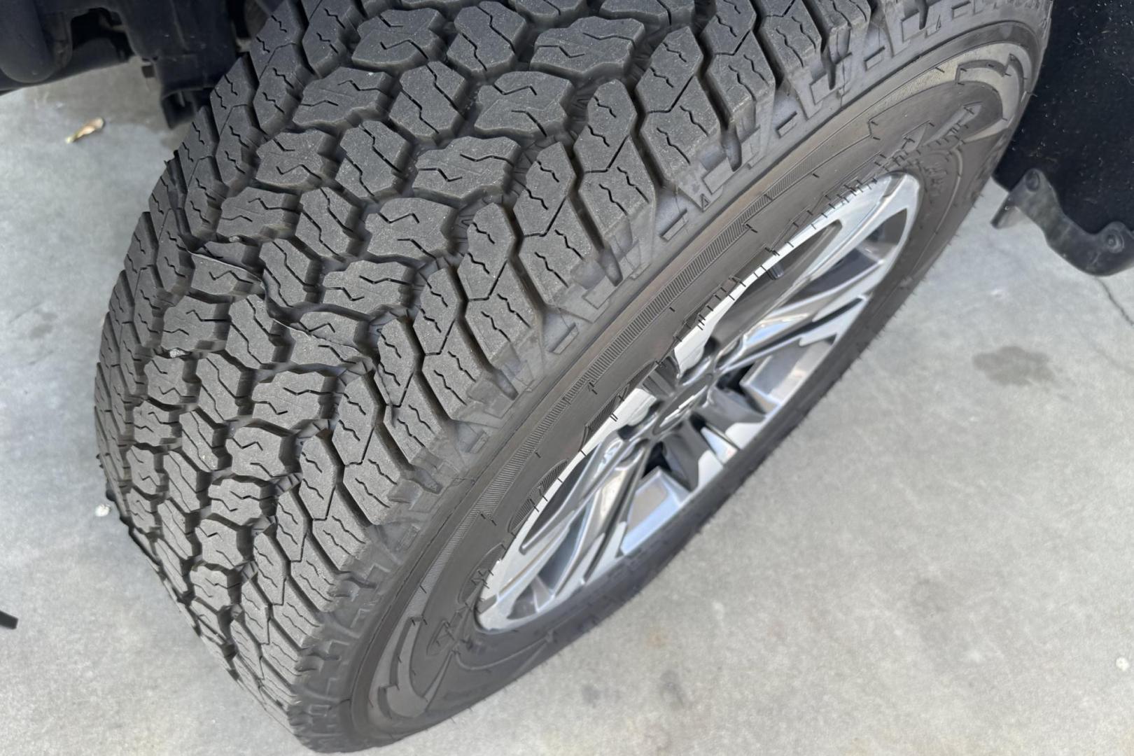 2022 Gray /Gray Chevrolet Colorado Z71 (1GCGTDEN1N1) with an V6 3.6 Liter engine, Automatic 8 Speed transmission, located at 2304 W. Main St., Boise, ID, 83702, (208) 342-7777, 43.622105, -116.218658 - Clean V6 Colorado! - Photo#17