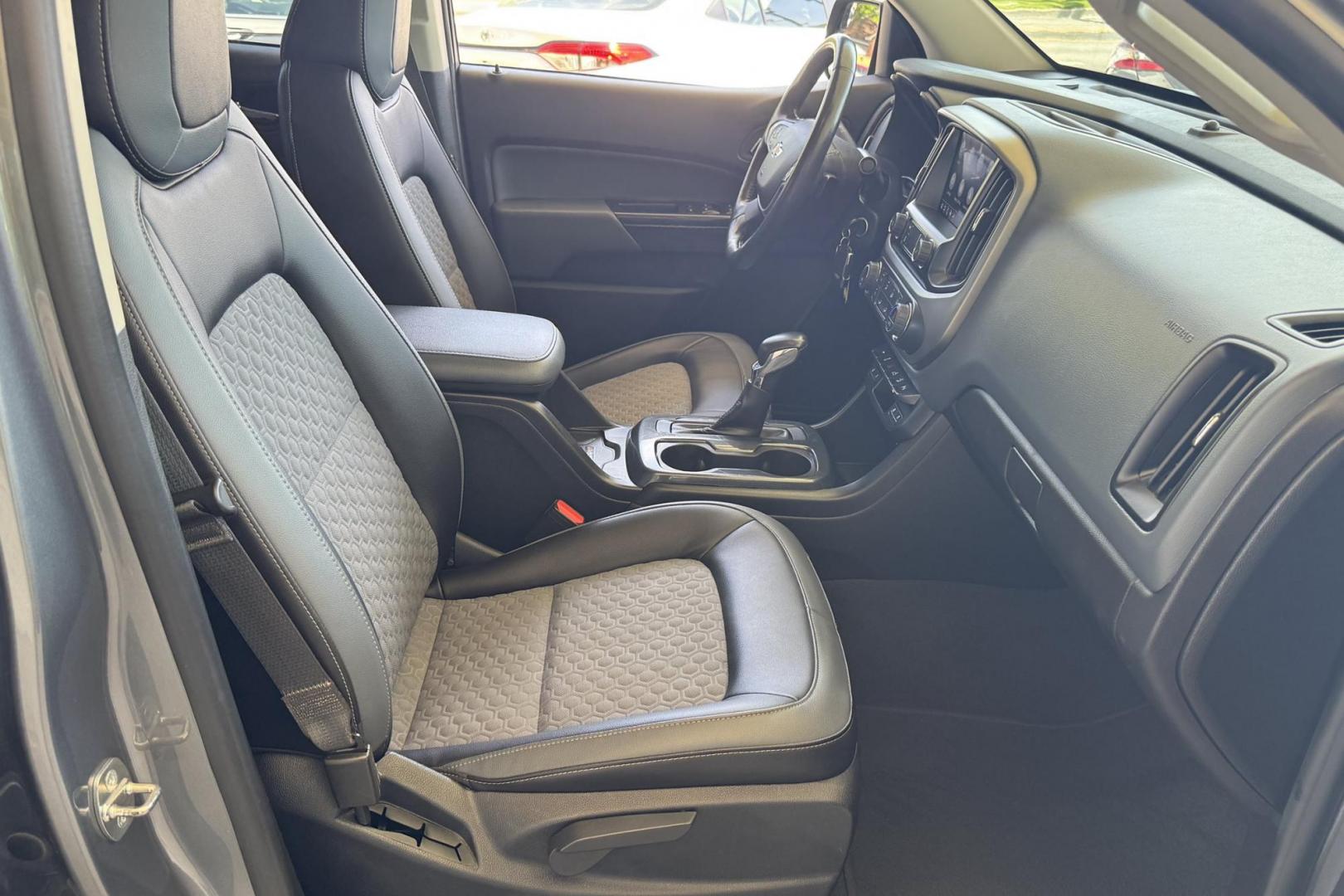 2022 Gray /Gray Chevrolet Colorado Z71 (1GCGTDEN1N1) with an V6 3.6 Liter engine, Automatic 8 Speed transmission, located at 2304 W. Main St., Boise, ID, 83702, (208) 342-7777, 43.622105, -116.218658 - Clean V6 Colorado! - Photo#19