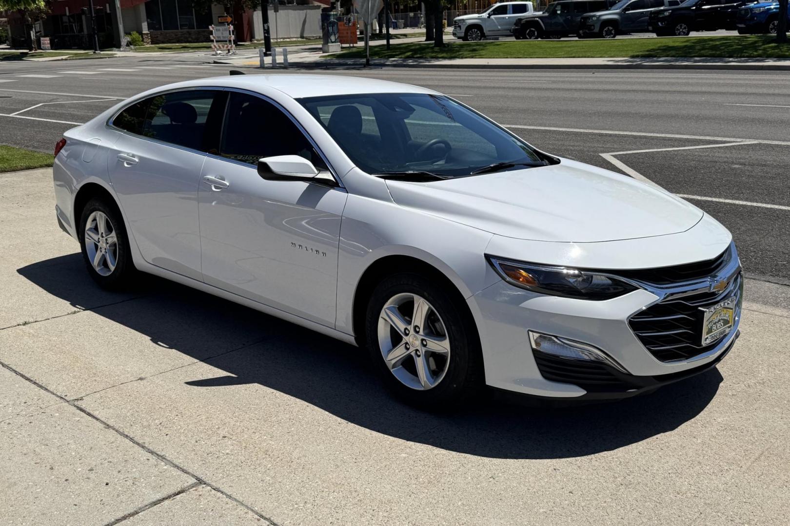 2020 Summit White /Black Chevrolet Malibu LS (1G1ZC5STXLF) with an 4 Cyl 1.5 Liter Turbo engine, Automatic transmission, located at 2304 W. Main St., Boise, ID, 83702, (208) 342-7777, 43.622105, -116.218658 - New Tires! Great Fuel Economy! Lots of Leg Room! - Photo#2