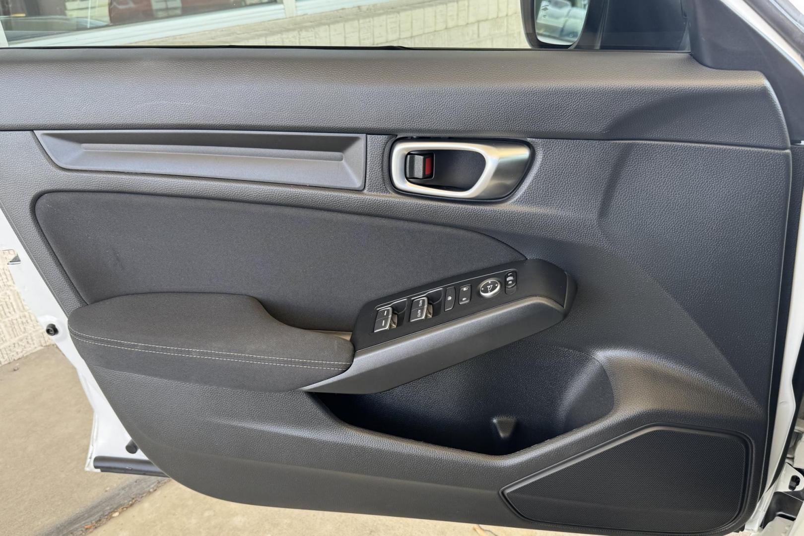 2024 White /Black Honda Civic Hatchback Sport (19XFL2H80RE) with an 4 Cyl 2.0 Liter engine, Automatic transmission, located at 2304 W. Main St., Boise, ID, 83702, (208) 342-7777, 43.622105, -116.218658 - Remaining Factory Warranty! Fun To Drive! - Photo#5