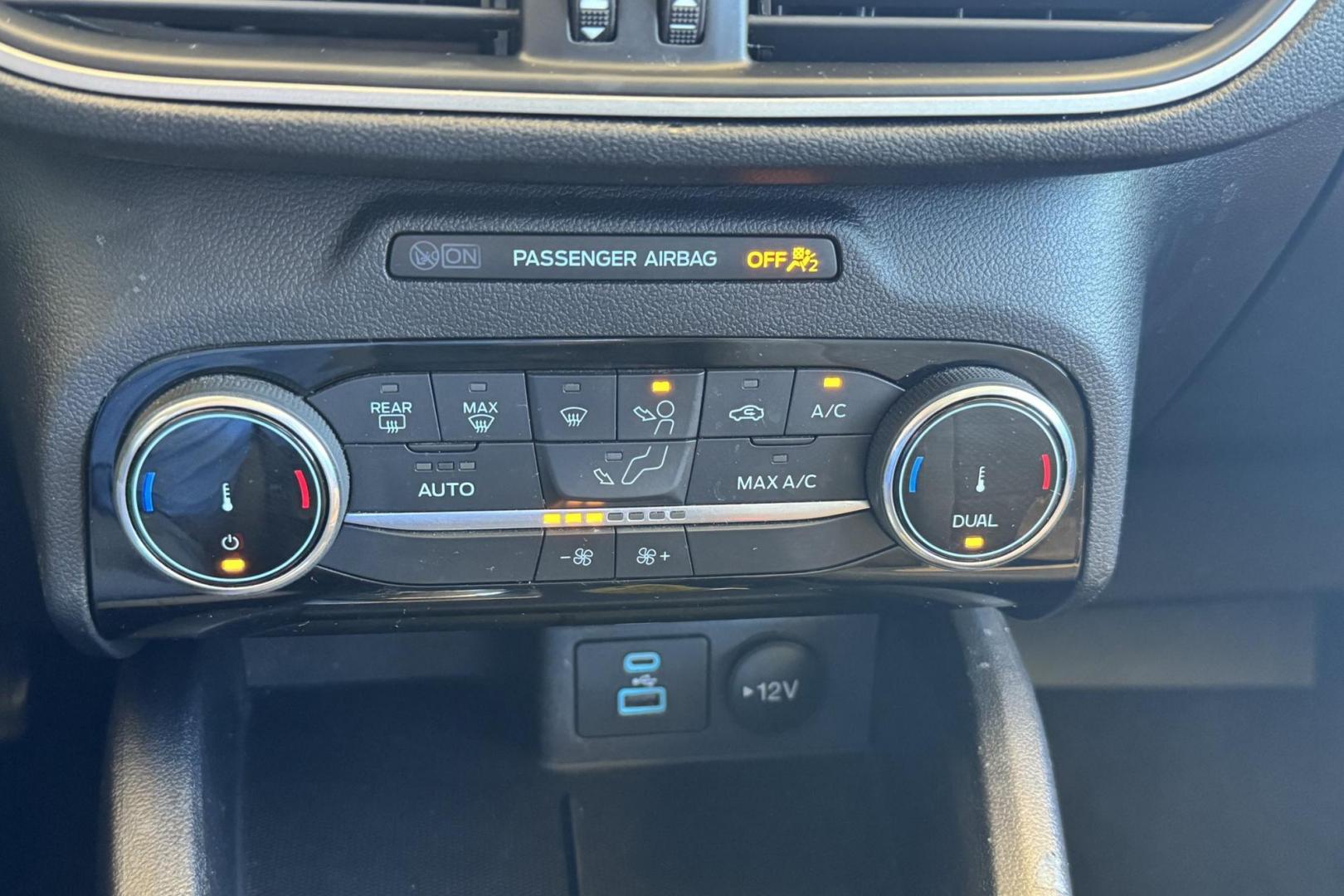 2022 Oxford White /Gray Ford Escape Hybrid SE (1FMCU9BZ3NU) with an 4 Cyl 2.5 Liter Hybrid engine, Automatic transmission, located at 2304 W. Main St., Boise, ID, 83702, (208) 342-7777, 43.622105, -116.218658 - All Wheel Drive And Great Fuel Economy! - Photo#8