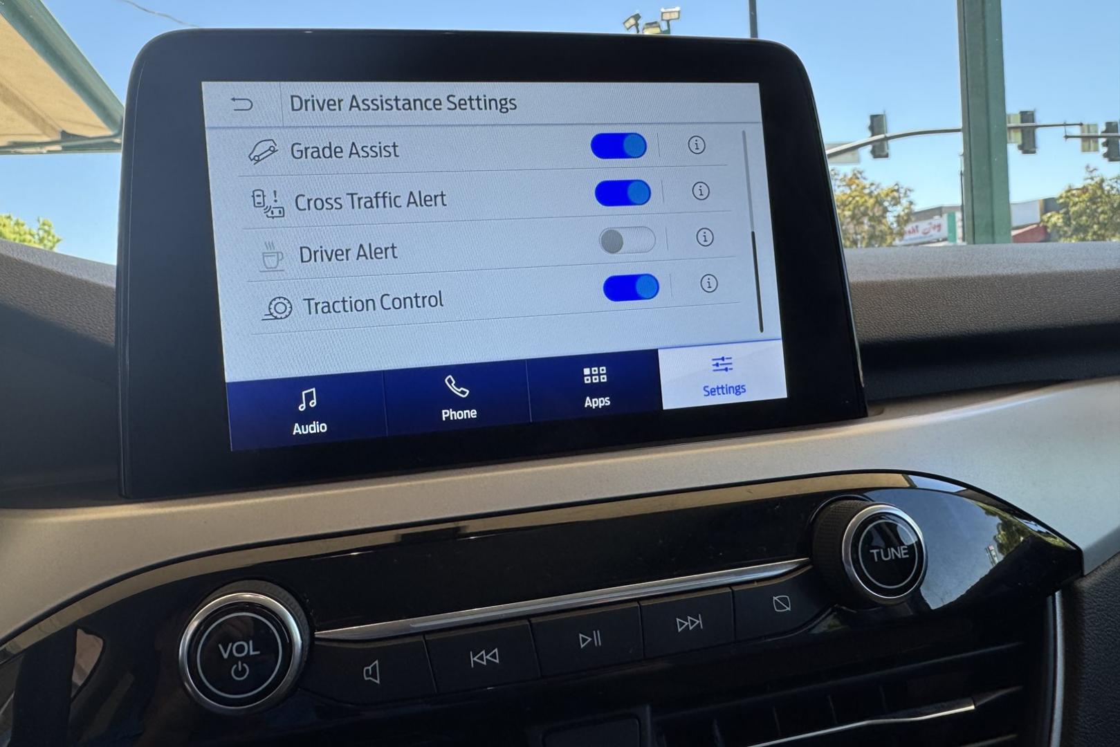 2022 Oxford White /Gray Ford Escape Hybrid SE (1FMCU9BZ3NU) with an 4 Cyl 2.5 Liter Hybrid engine, Automatic transmission, located at 2304 W. Main St., Boise, ID, 83702, (208) 342-7777, 43.622105, -116.218658 - All Wheel Drive And Great Fuel Economy! - Photo#5