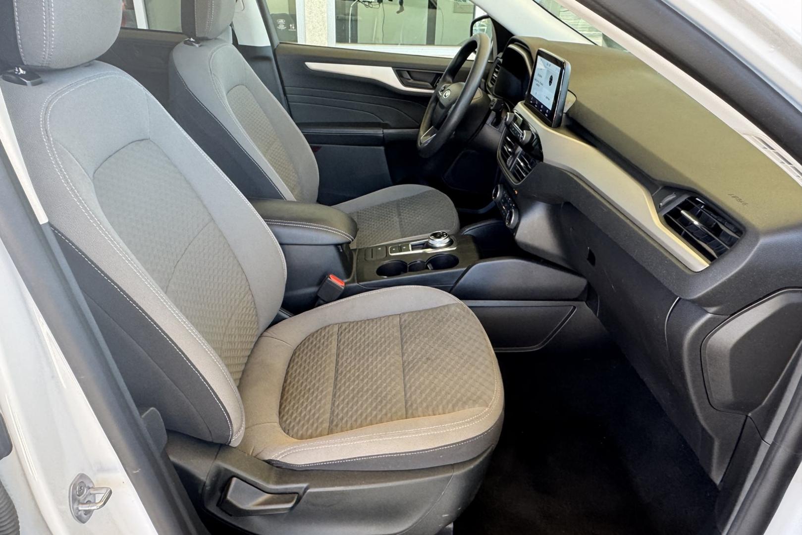 2022 Oxford White /Gray Ford Escape Hybrid SE (1FMCU9BZ3NU) with an 4 Cyl 2.5 Liter Hybrid engine, Automatic transmission, located at 2304 W. Main St., Boise, ID, 83702, (208) 342-7777, 43.622105, -116.218658 - All Wheel Drive And Great Fuel Economy! - Photo#14