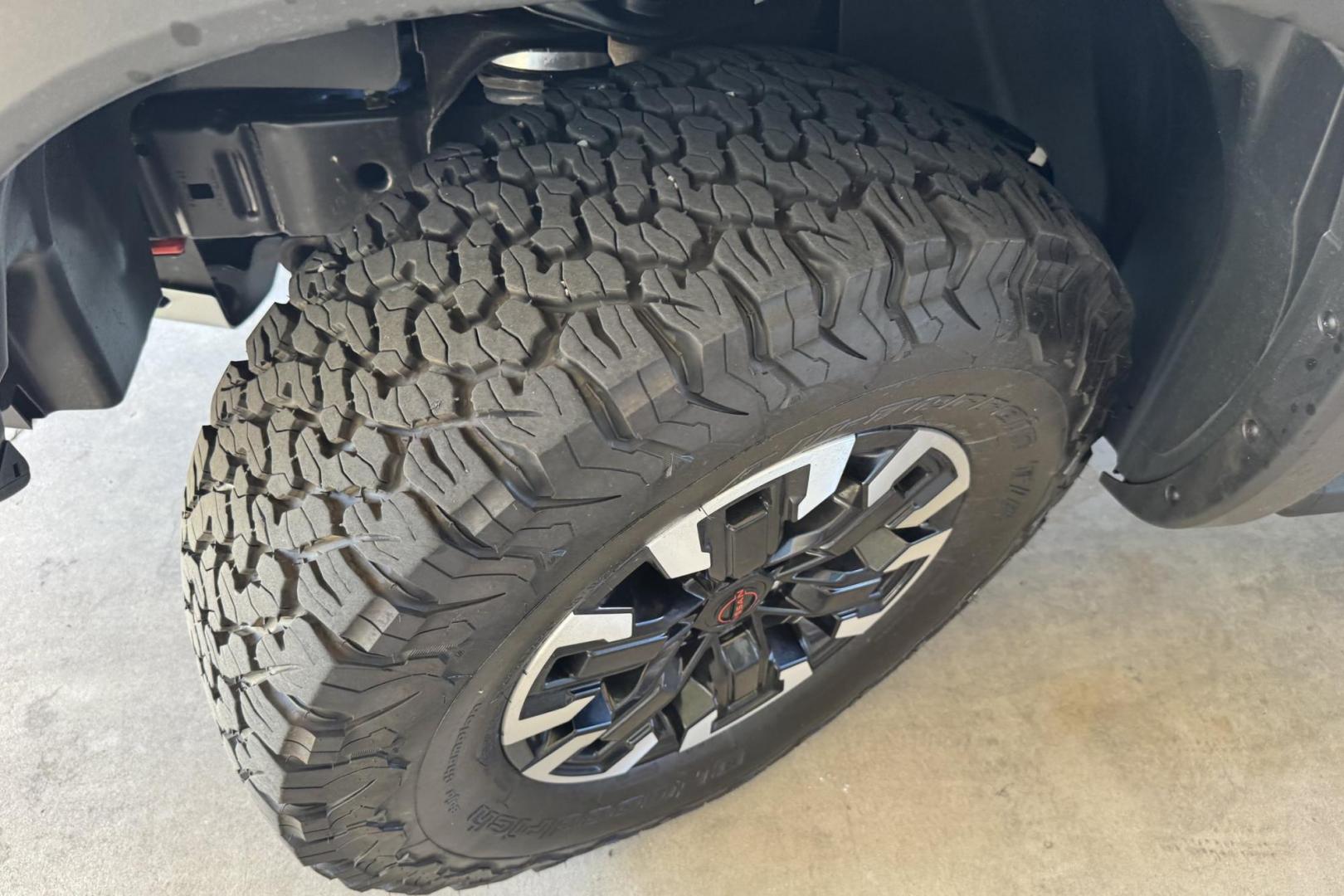2023 Black /Black Nissan Frontier PRO-4X (1N6ED1EKXPN) with an V6 3.8 Liter engine, Automatic 9 Speed transmission, located at 2304 W. Main St., Boise, ID, 83702, (208) 342-7777, 43.622105, -116.218658 - Remaining Factory Warranty! Really Cool Truck! - Photo#18