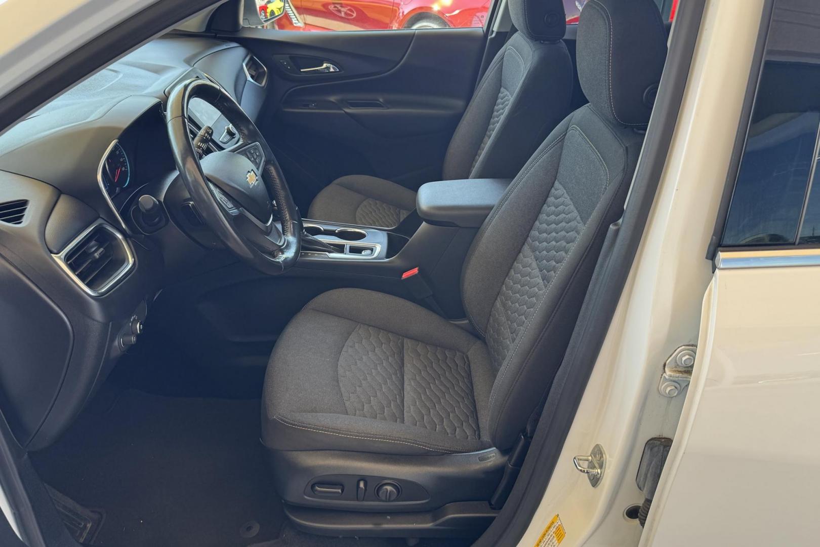 2019 Summit White /Black Chevrolet Equinox LT (2GNAXUEV1K6) with an 4 Cyl 1.5 Liter Turbo engine, Automatic 6 Speed transmission, located at 2304 W. Main St., Boise, ID, 83702, (208) 342-7777, 43.622105, -116.218658 - Photo#9