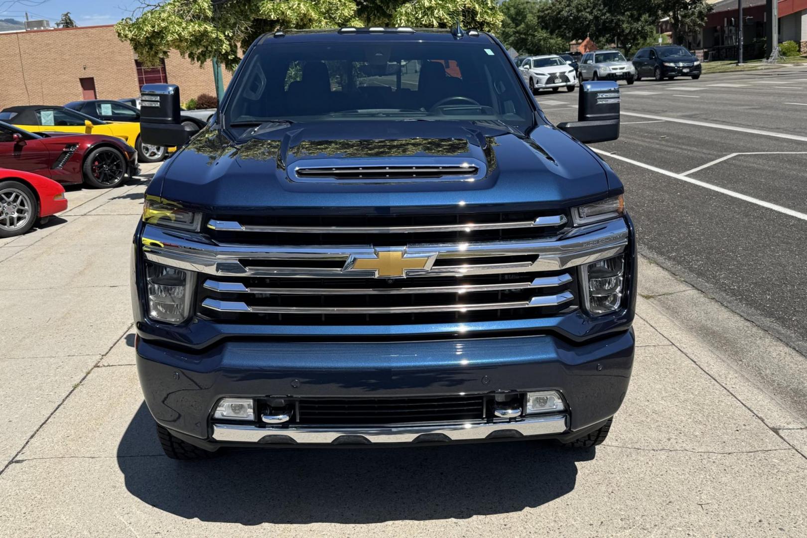 2020 Northsky Blue Metallic /Jet Black Chevrolet Silverado 3500HD High Country (1GC4YVEYXLF) with an V8 6.6 Liter Turbo Duramax Diesel engine, Automatic 10 Speed transmission, located at 2304 W. Main St., Boise, ID, 83702, (208) 342-7777, 43.622105, -116.218658 - New Tires! Highly Optioned! Ready To Tow! - Photo#3
