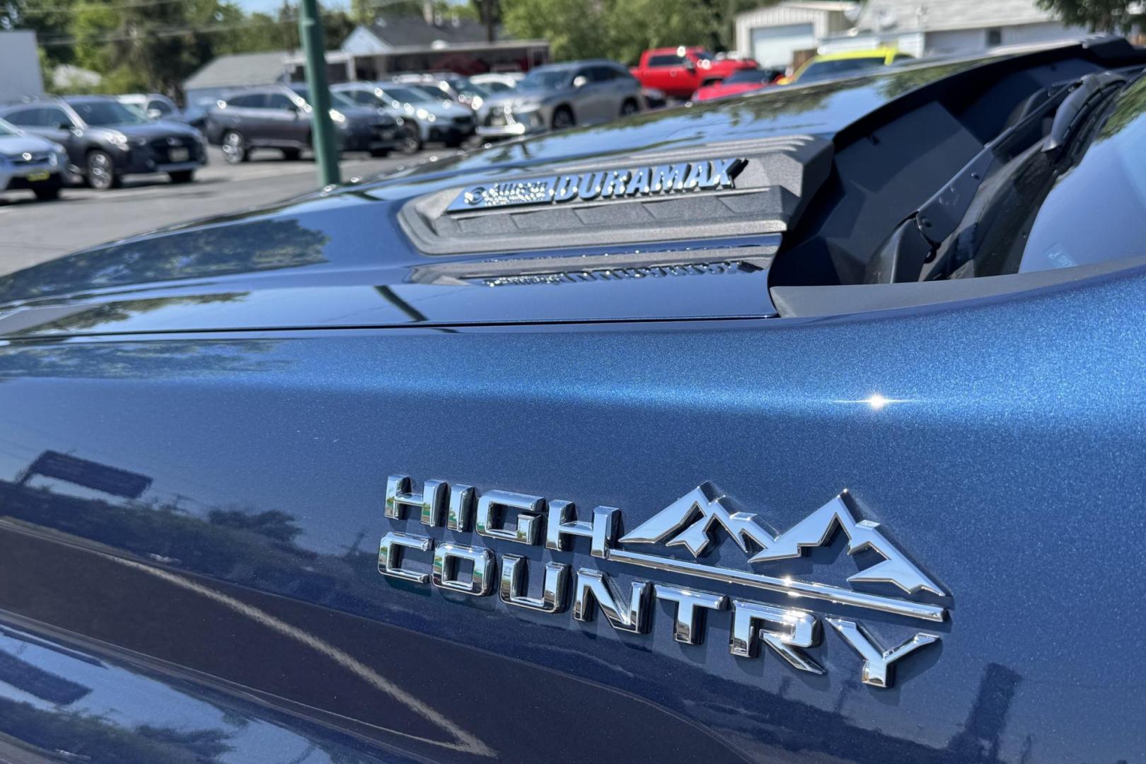 2020 Northsky Blue Metallic /Jet Black Chevrolet Silverado 3500HD High Country (1GC4YVEYXLF) with an V8 6.6 Liter Turbo Duramax Diesel engine, Automatic 10 Speed transmission, located at 2304 W. Main St., Boise, ID, 83702, (208) 342-7777, 43.622105, -116.218658 - New Tires! Highly Optioned! Ready To Tow! - Photo#4