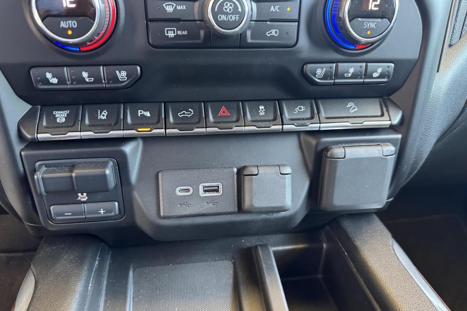 2020 Northsky Blue Metallic /Jet Black Chevrolet Silverado 3500HD High Country (1GC4YVEYXLF) with an V8 6.6 Liter Turbo Duramax Diesel engine, Automatic 10 Speed transmission, located at 2304 W. Main St., Boise, ID, 83702, (208) 342-7777, 43.622105, -116.218658 - New Tires! Highly Optioned! Ready To Tow! - Photo#18