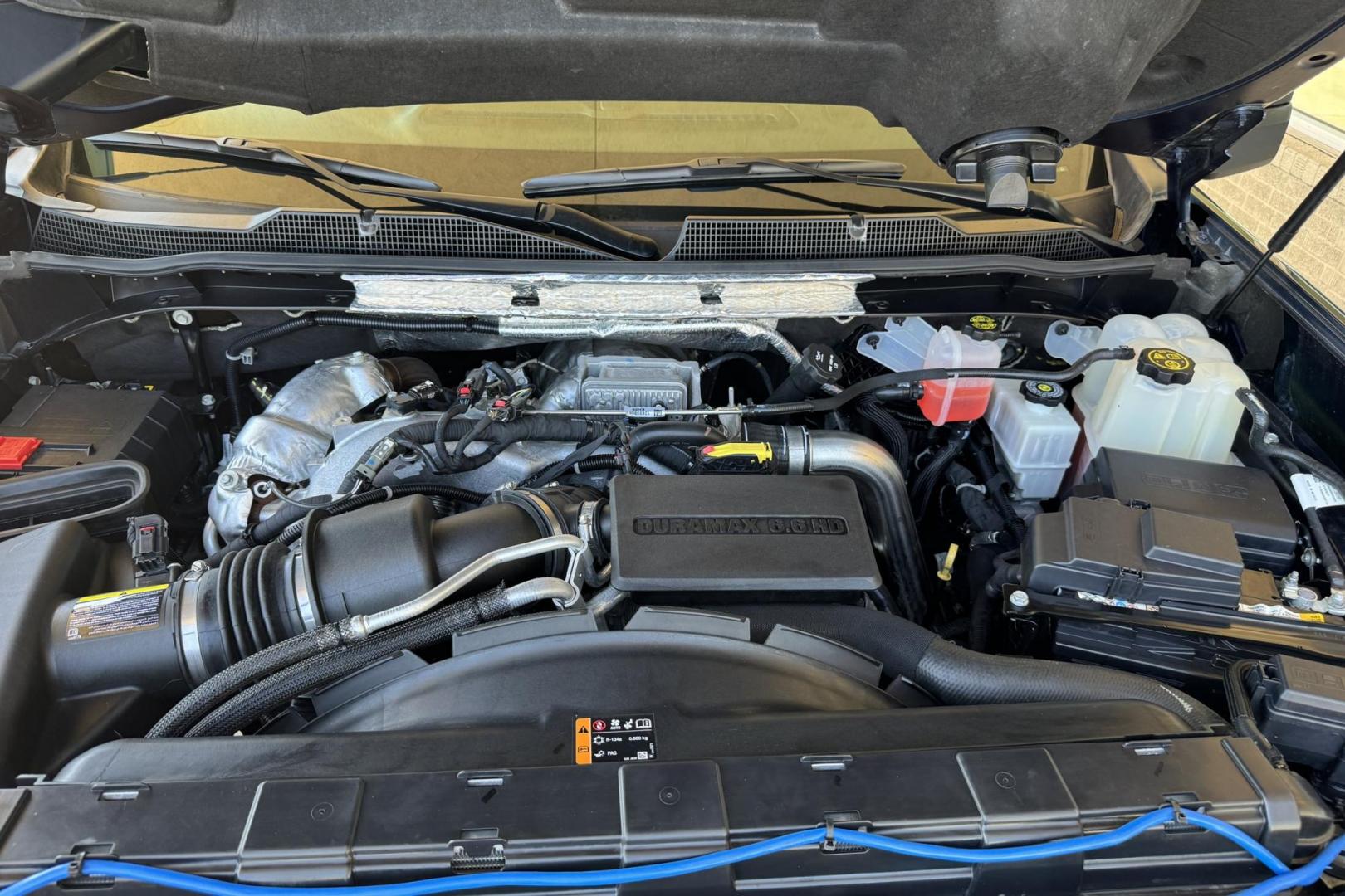 2020 Northsky Blue Metallic /Jet Black Chevrolet Silverado 3500HD High Country (1GC4YVEYXLF) with an V8 6.6 Liter Turbo Duramax Diesel engine, Automatic 10 Speed transmission, located at 2304 W. Main St., Boise, ID, 83702, (208) 342-7777, 43.622105, -116.218658 - New Tires! Highly Optioned! Ready To Tow! - Photo#22
