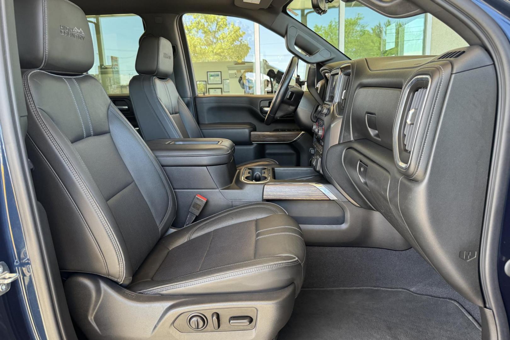2020 Northsky Blue Metallic /Jet Black Chevrolet Silverado 3500HD High Country (1GC4YVEYXLF) with an V8 6.6 Liter Turbo Duramax Diesel engine, Automatic 10 Speed transmission, located at 2304 W. Main St., Boise, ID, 83702, (208) 342-7777, 43.622105, -116.218658 - New Tires! Highly Optioned! Ready To Tow! - Photo#24