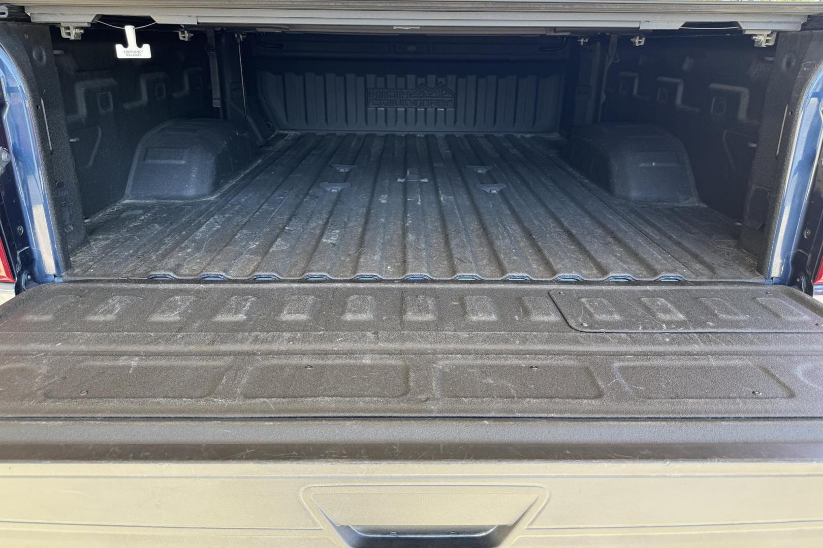 2020 Northsky Blue Metallic /Jet Black Chevrolet Silverado 3500HD High Country (1GC4YVEYXLF) with an V8 6.6 Liter Turbo Duramax Diesel engine, Automatic 10 Speed transmission, located at 2304 W. Main St., Boise, ID, 83702, (208) 342-7777, 43.622105, -116.218658 - New Tires! Highly Optioned! Ready To Tow! - Photo#31