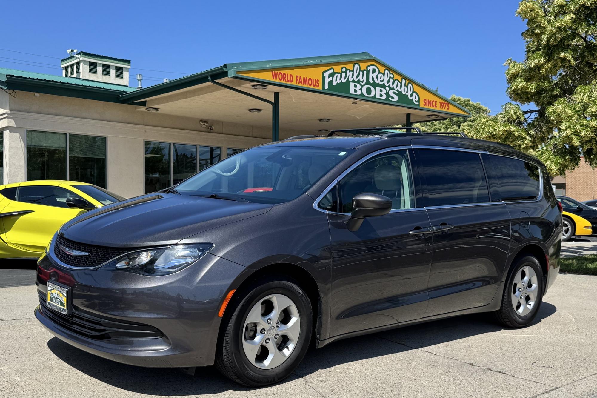 photo of 2017 Chrysler Pacifica LX