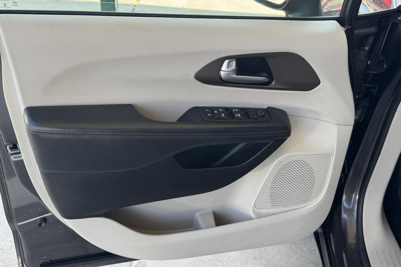 2017 Granite Crystal Metallic /Light Gray Chrysler Pacifica LX (2C4RC1CG3HR) with an V6 3.5 Liter engine, Automatic 9 Speed transmission, located at 2304 W. Main St., Boise, ID, 83702, (208) 342-7777, 43.622105, -116.218658 - One Owner Idaho Car! Seats 8! - Photo#5
