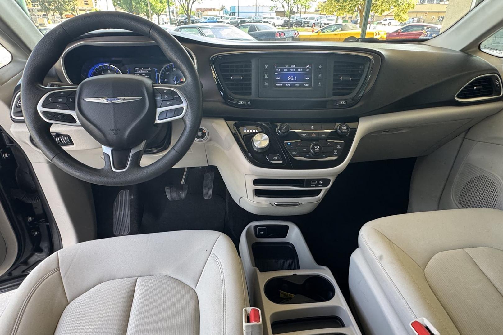 2017 Granite Crystal Metallic /Light Gray Chrysler Pacifica LX (2C4RC1CG3HR) with an V6 3.5 Liter engine, Automatic 9 Speed transmission, located at 2304 W. Main St., Boise, ID, 83702, (208) 342-7777, 43.622105, -116.218658 - One Owner Idaho Car! Seats 8! - Photo#8