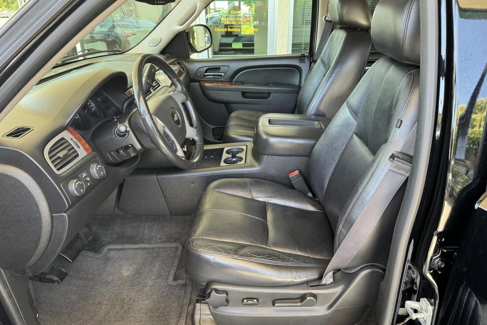 2014 Black /Black Chevrolet Tahoe LT (1GNSKBE08ER) with an V8 5.3 Liter engine, Automatic transmission, located at 2304 W. Main St., Boise, ID, 83702, (208) 342-7777, 43.622105, -116.218658 - New Tires! 8 Passenger! - Photo#5