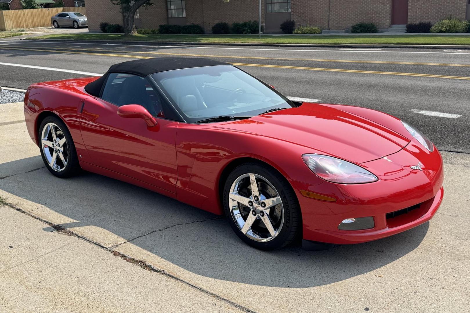 2007 Victory Red /Ebony Chevrolet Corvette 3LT (1G1YY36U275) with an V8 6.0 Liter engine, Automatic 6 Speed transmission, located at 2304 W. Main St., Boise, ID, 83702, (208) 342-7777, 43.622105, -116.218658 - Photo#22