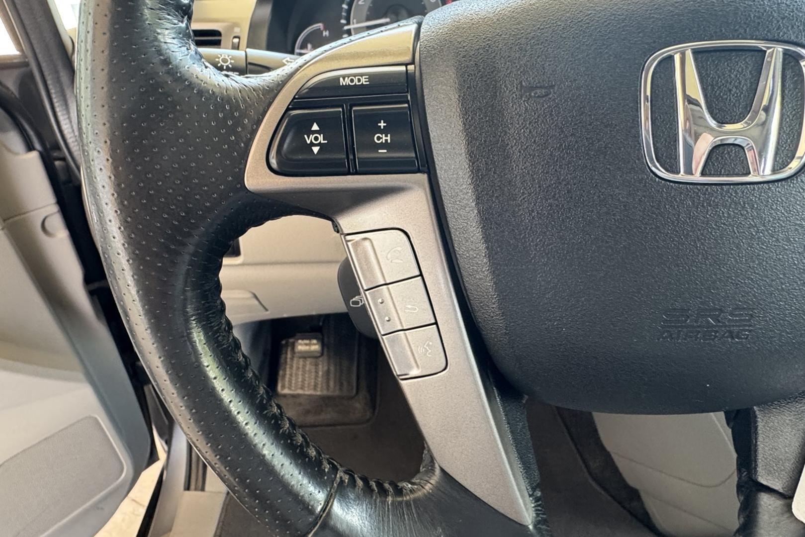 2016 Silver /Gray Honda Odyssey EX-L (5FNRL5H66GB) with an V6 3.5 Liter engine, Automatic 6 Speed transmission, located at 2304 W. Main St., Boise, ID, 83702, (208) 342-7777, 43.622105, -116.218658 - 8 Passenger! Dual Power Sliding Doors! Ready To Go! - Photo#8