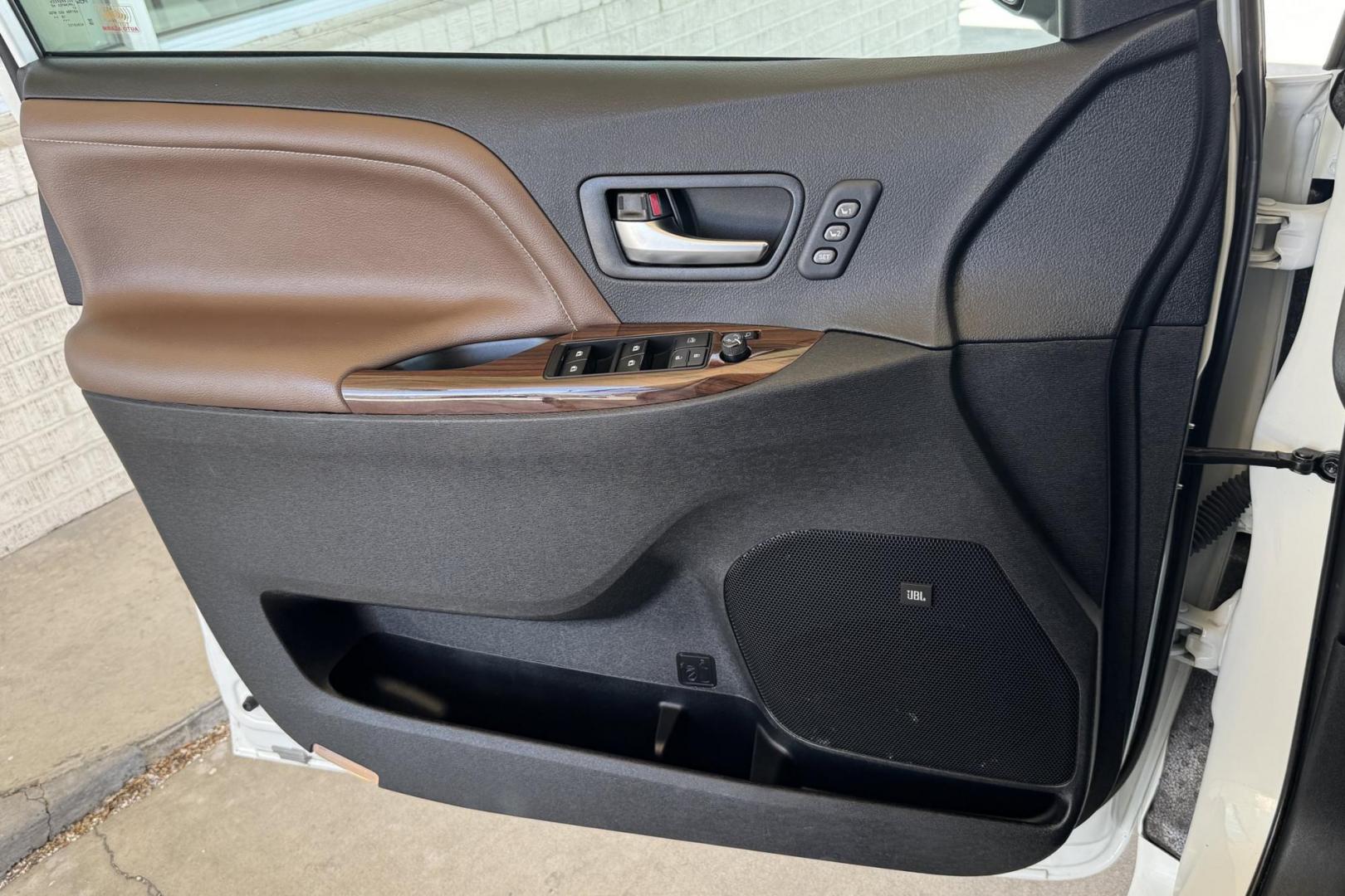 2020 Blizzard Pearl /Chestnut Toyota Sienna Limited Premium (5TDDZ3DCXLS) with an V6 3.5 Liter engine, Automatic 8 Speed transmission, located at 2304 W. Main St., Boise, ID, 83702, (208) 342-7777, 43.622105, -116.218658 - Hard To Find! Great To Own! Factory Rear Entertainment System Too! - Photo#8