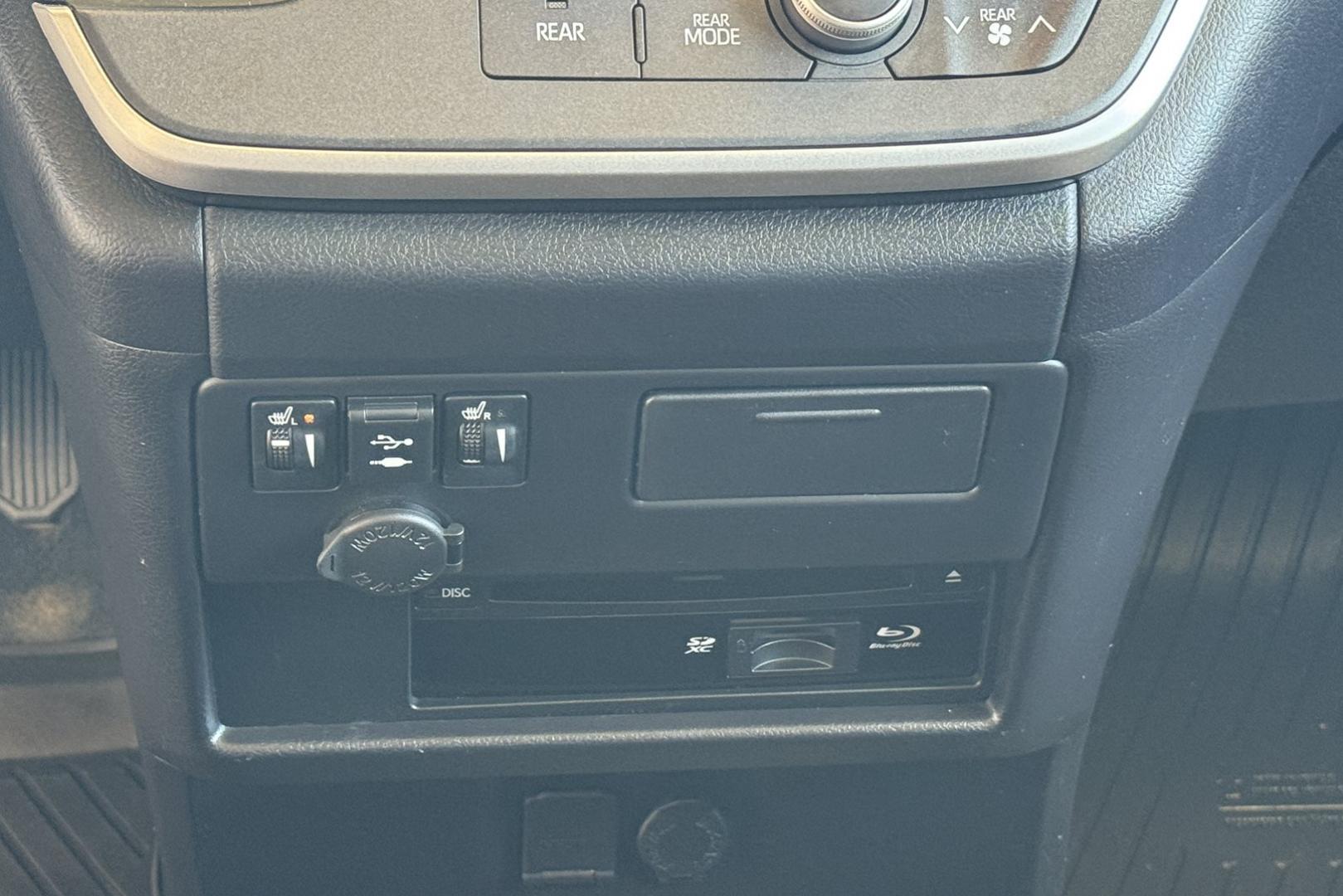 2020 Blizzard Pearl /Chestnut Toyota Sienna Limited Premium (5TDDZ3DCXLS) with an V6 3.5 Liter engine, Automatic 8 Speed transmission, located at 2304 W. Main St., Boise, ID, 83702, (208) 342-7777, 43.622105, -116.218658 - Hard To Find! Great To Own! Factory Rear Entertainment System Too! - Photo#15