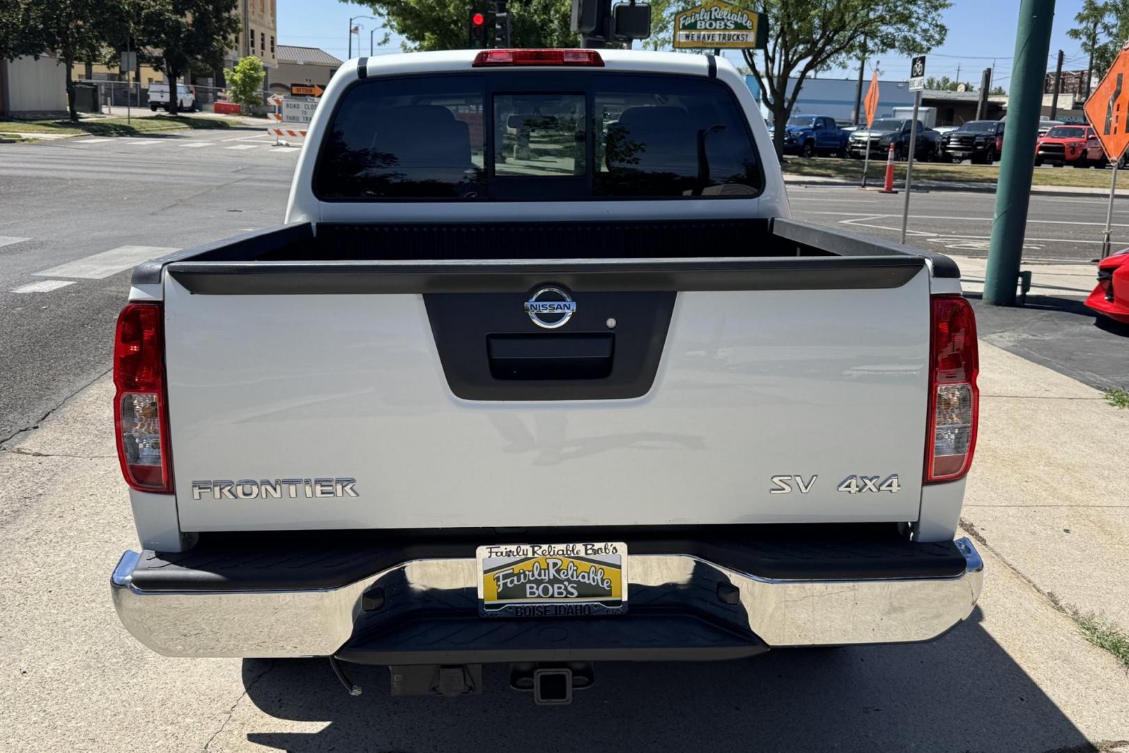 2017 White /Gray Nissan Frontier SV (1N6AD0EV4HN) with an V6 4.0 Liter engine, Automatic 5 Speed transmission, located at 2304 W. Main St., Boise, ID, 83702, (208) 342-7777, 43.622105, -116.218658 - New Tires! Ready To Go! - Photo#1