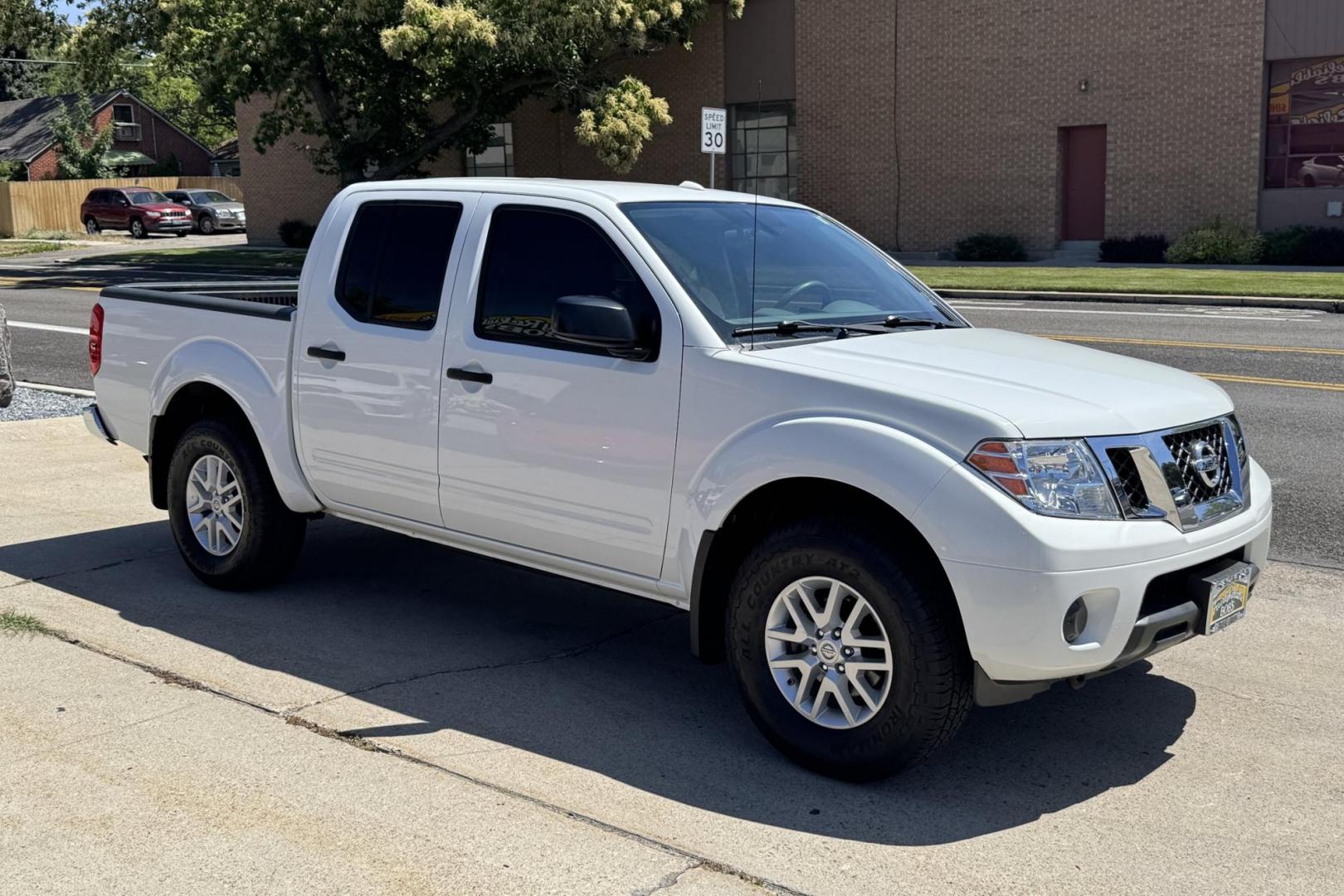 2017 White /Gray Nissan Frontier SV (1N6AD0EV4HN) with an V6 4.0 Liter engine, Automatic 5 Speed transmission, located at 2304 W. Main St., Boise, ID, 83702, (208) 342-7777, 43.622105, -116.218658 - New Tires! Ready To Go! - Photo#2