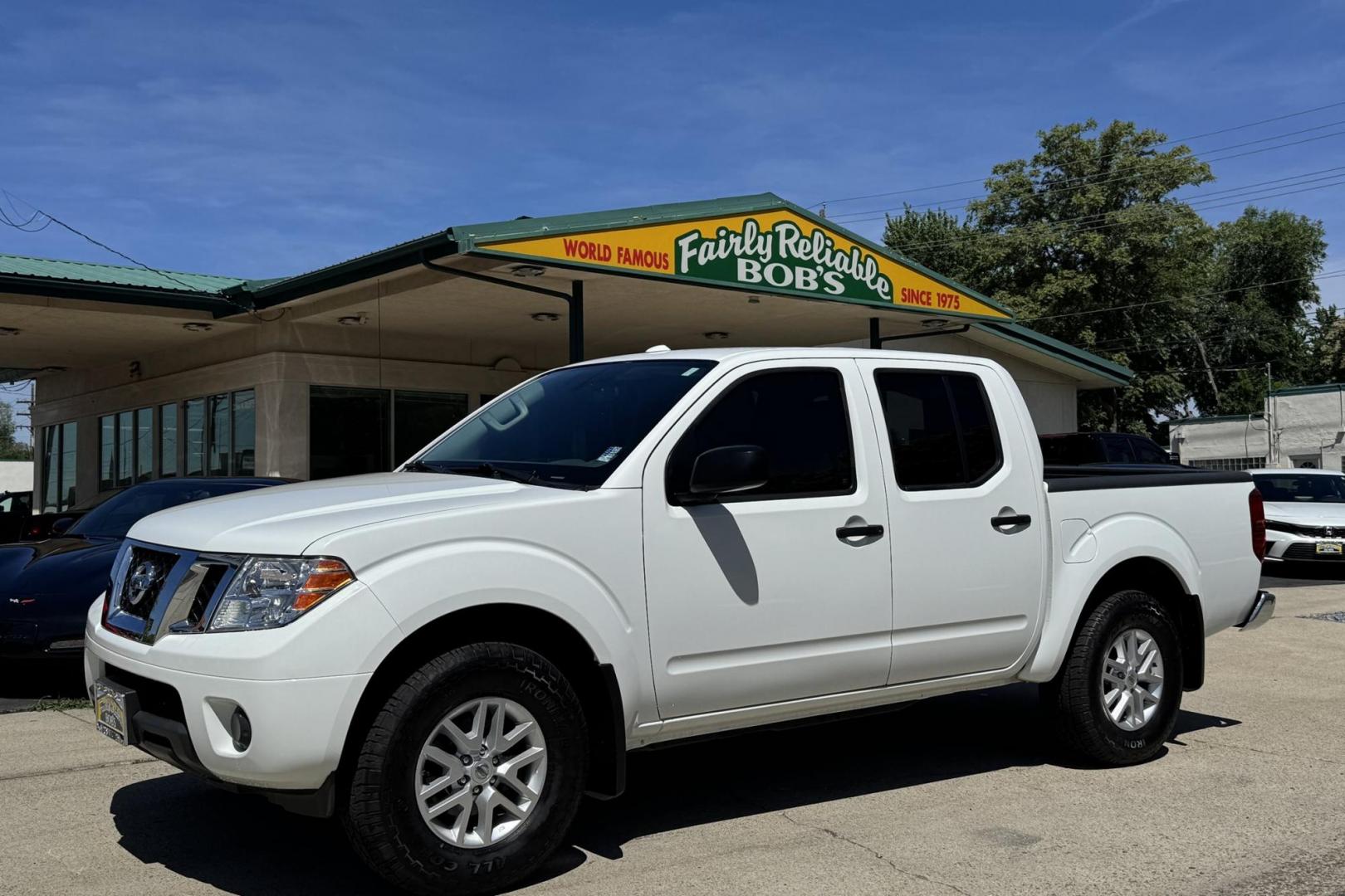 2017 White /Gray Nissan Frontier SV (1N6AD0EV4HN) with an V6 4.0 Liter engine, Automatic 5 Speed transmission, located at 2304 W. Main St., Boise, ID, 83702, (208) 342-7777, 43.622105, -116.218658 - New Tires! Ready To Go! - Photo#0