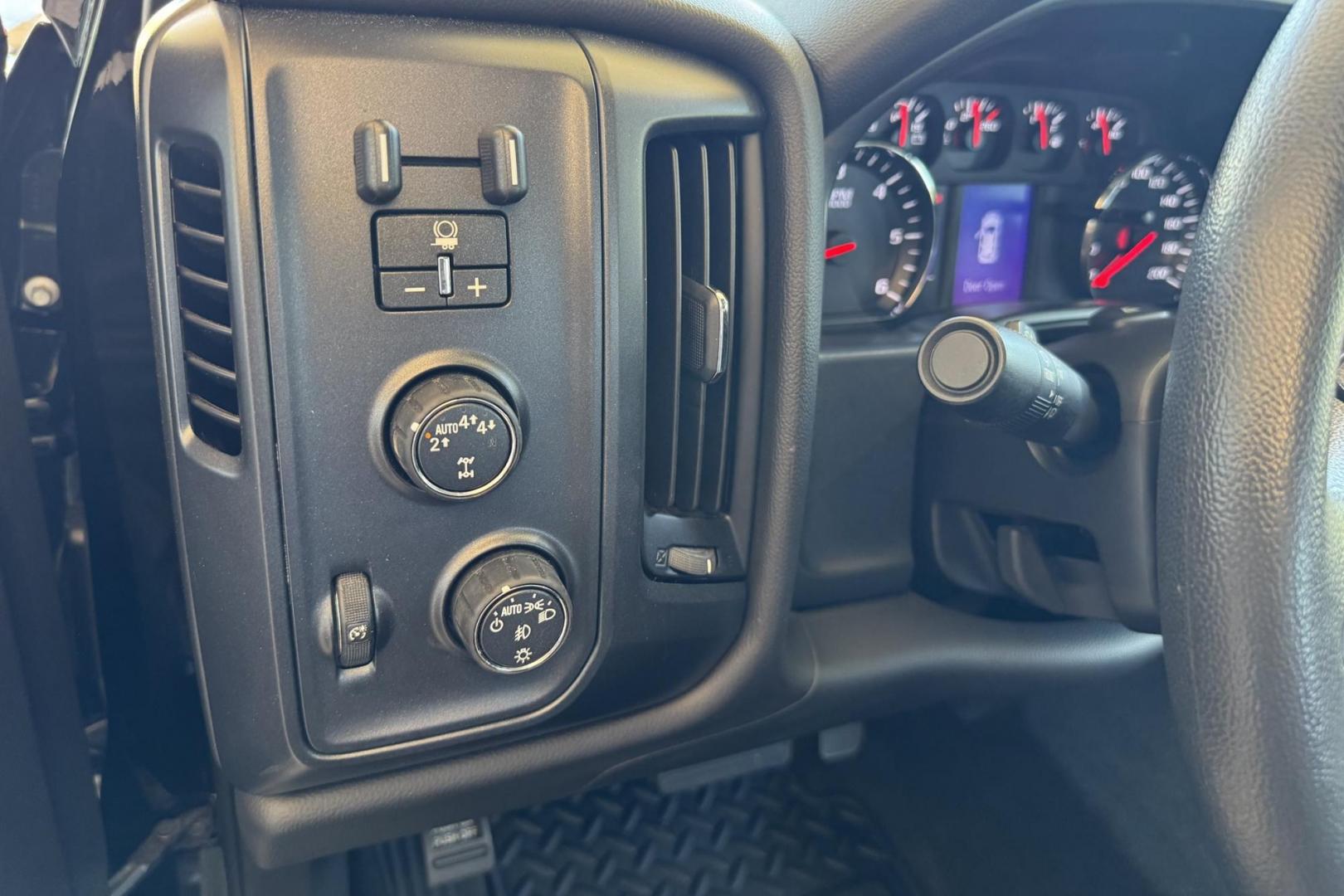 2018 Onyx Black /Dark Ash GMC Sierra 1500 Elevation (1GTV2LEC7JZ) with an V8 5.3 Liter engine, Automatic 6 Speed transmission, located at 2304 W. Main St., Boise, ID, 83702, (208) 342-7777, 43.622105, -116.218658 - New Tires! Low Mileage! Ready To Go! - Photo#6