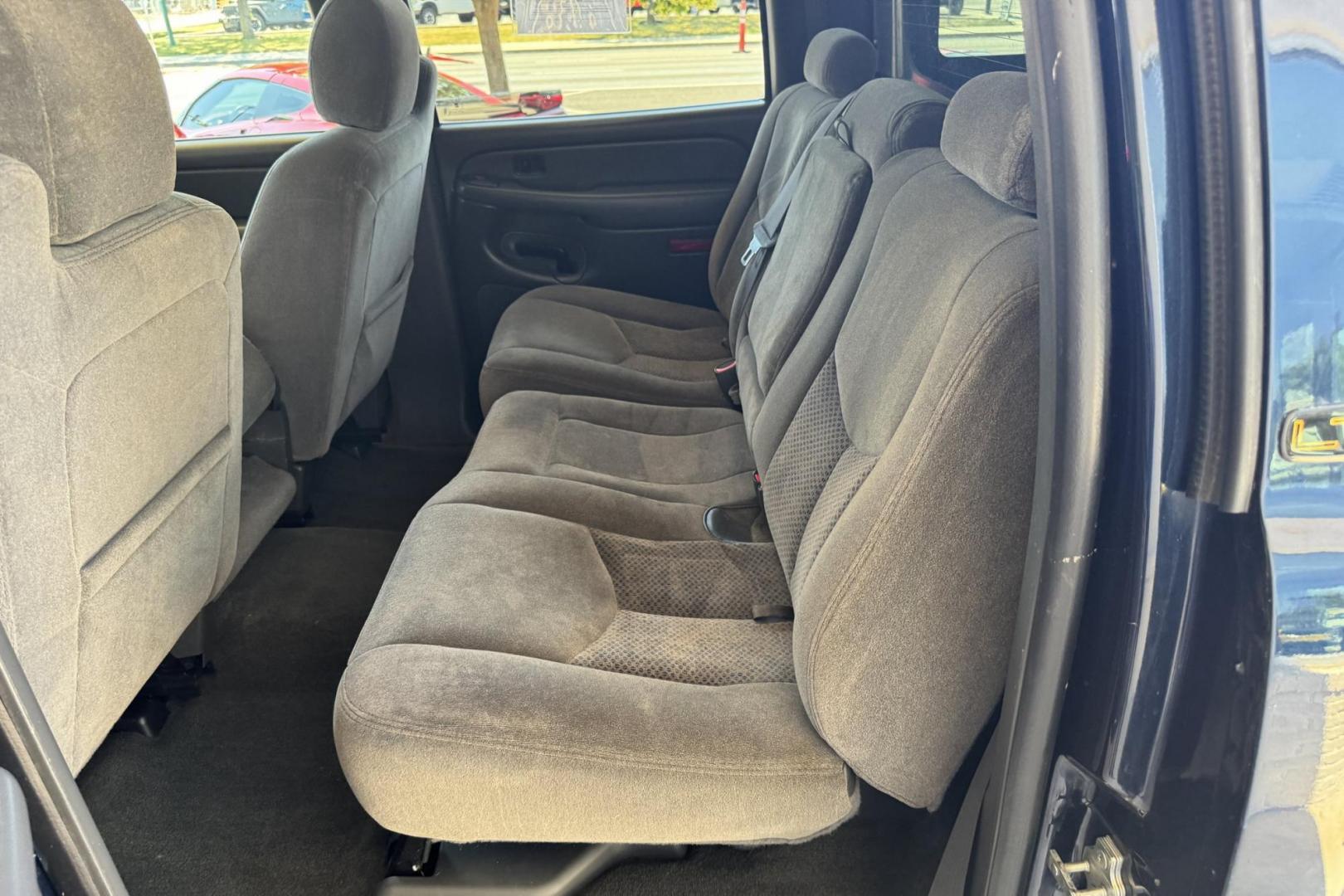 2007 Blue /Gray Chevrolet Silverado 1500 LT (2GCEK13Z171) with an V8 5.3 Liter engine, Automatic transmission, located at 2304 W. Main St., Boise, ID, 83702, (208) 342-7777, 43.622105, -116.218658 - Low Mileage, Crew Cab Chevrolet 4x4! - Photo#6