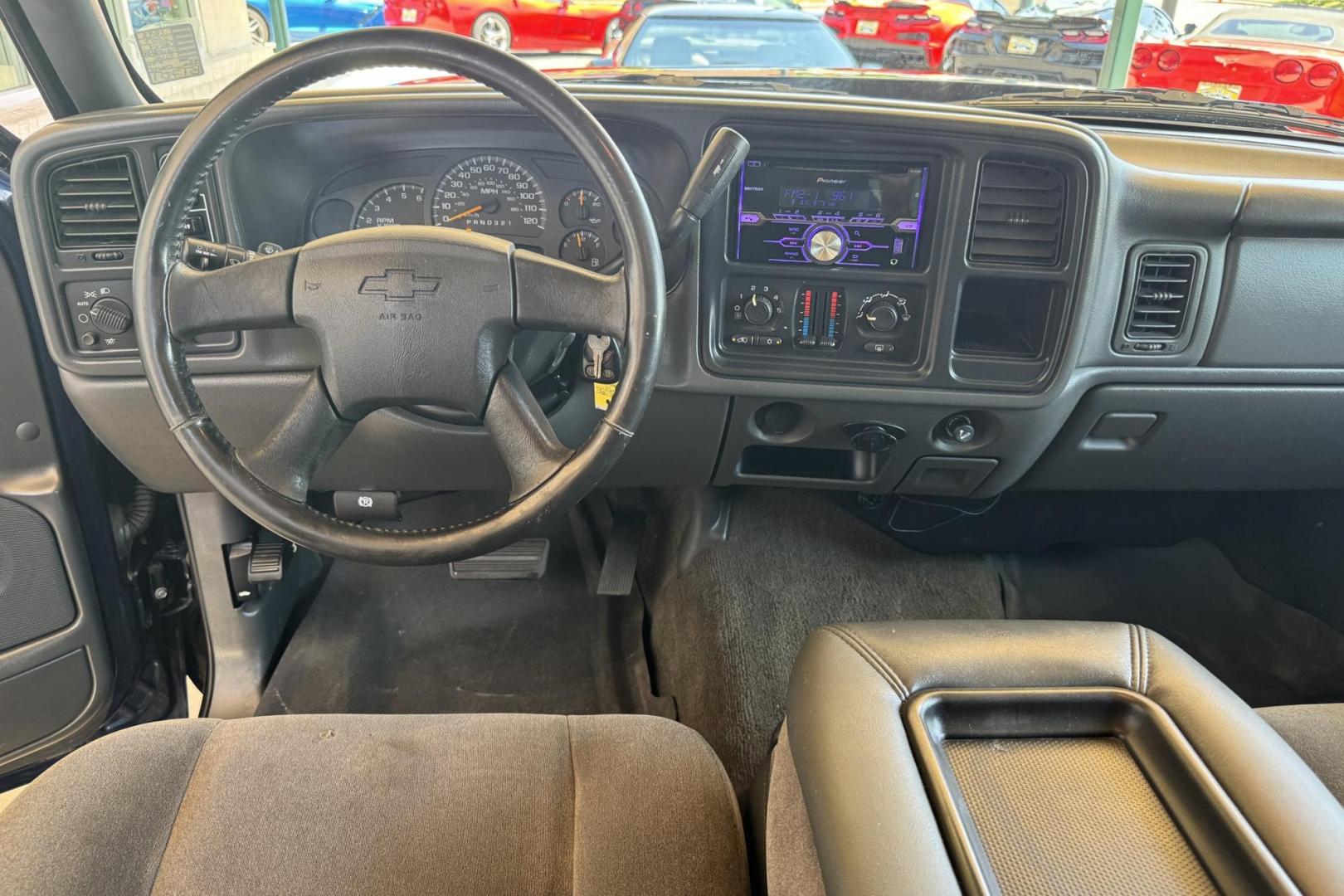 2007 Blue /Gray Chevrolet Silverado 1500 LT (2GCEK13Z171) with an V8 5.3 Liter engine, Automatic transmission, located at 2304 W. Main St., Boise, ID, 83702, (208) 342-7777, 43.622105, -116.218658 - Low Mileage, Crew Cab Chevrolet 4x4! - Photo#8