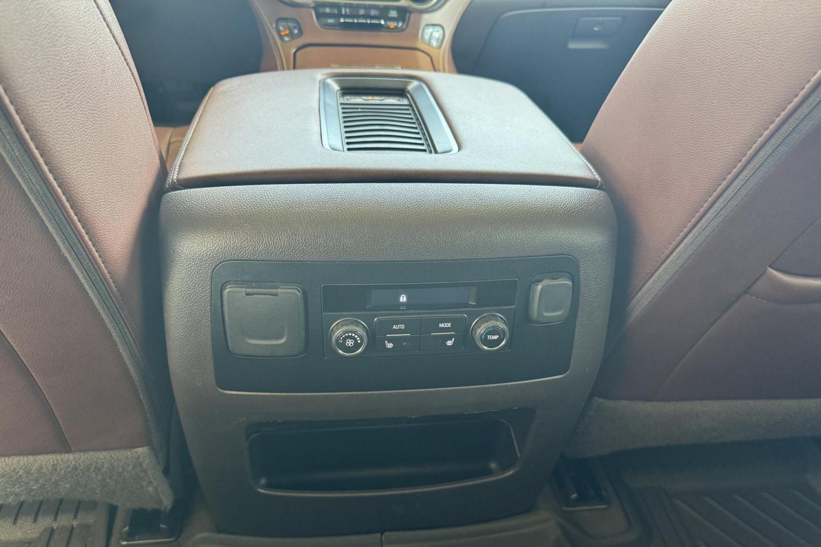 2019 Black /Cocoa With Mahogany Chevrolet Tahoe Premier (1GNSKCKJ9KR) with an V8 6.2 Liter engine, Automatic 10 Speed transmission, located at 2304 W. Main St., Boise, ID, 83702, (208) 342-7777, 43.622105, -116.218658 - Well Optioned! Ready To Haul Family And Toys! - Photo#16