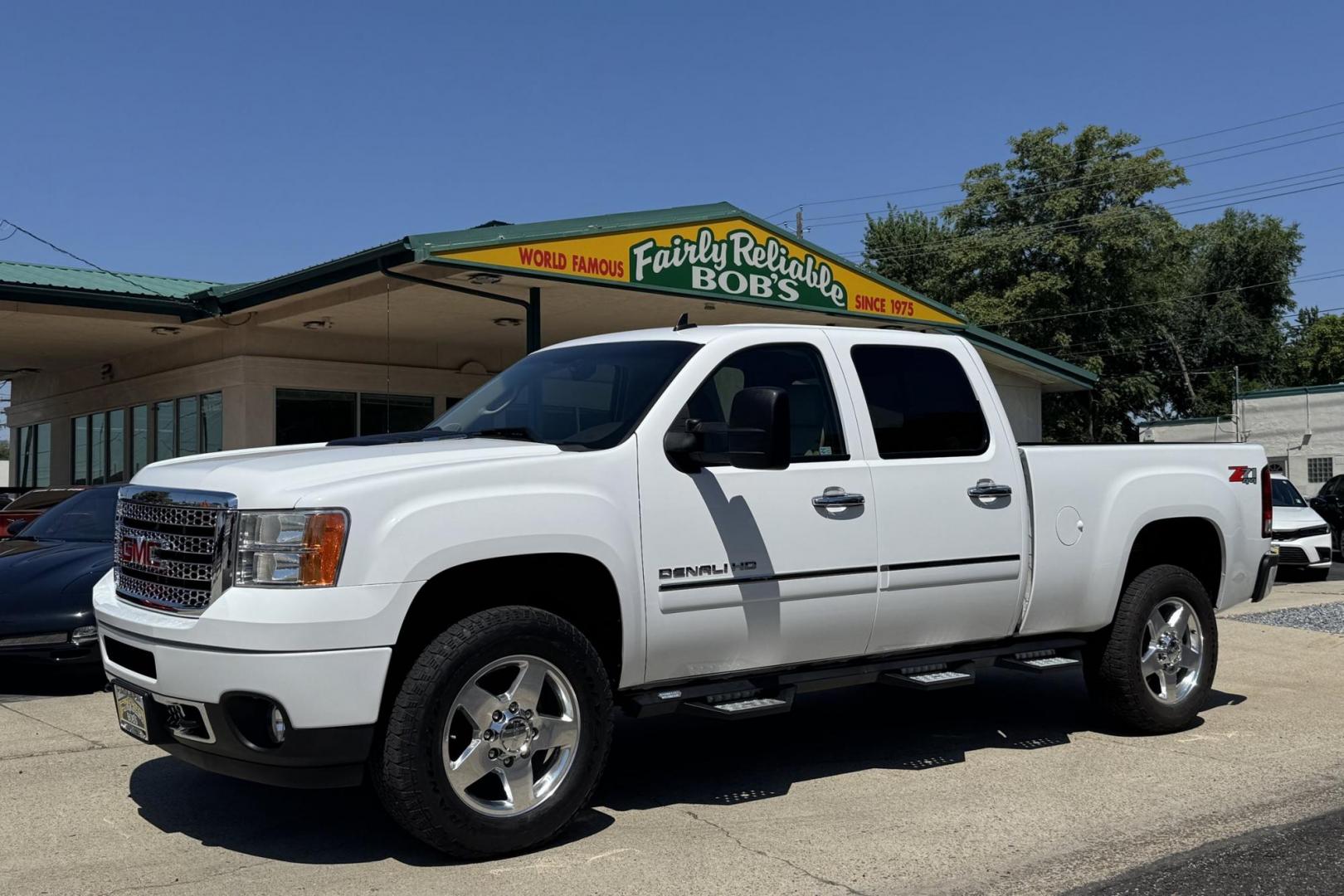 2014 Summit White /Oak GMC Sierra 2500HD Denali (1GT125E86EF) with an V8 6.6 Liter Turbo Duramax Diesel engine, Automatic 6 Speed With Overdrive Allison transmission, located at 2304 W. Main St., Boise, ID, 83702, (208) 342-7777, 43.622105, -116.218658 - Highly Optioned And Low Mileage Denali Crew Cab Long Bed! - Photo#0