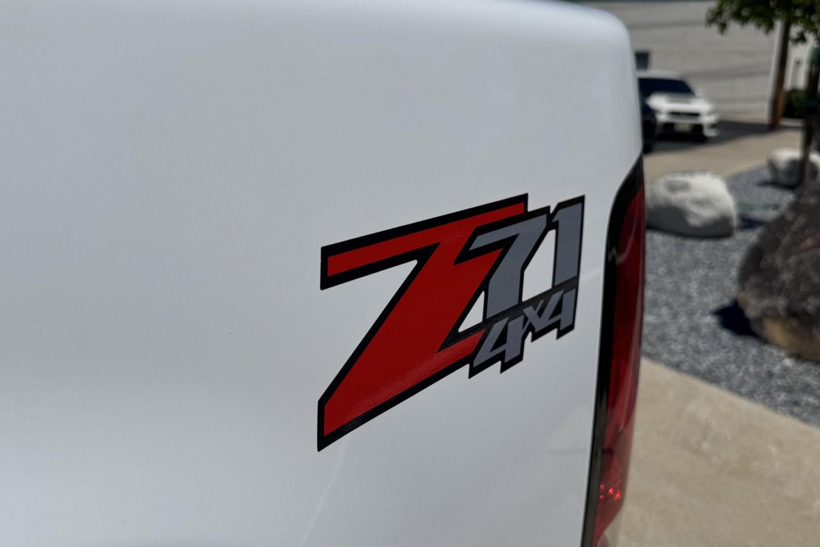 2014 Summit White /Oak GMC Sierra 2500HD Denali (1GT125E86EF) with an V8 6.6 Liter Turbo Duramax Diesel engine, Automatic 6 Speed With Overdrive Allison transmission, located at 2304 W. Main St., Boise, ID, 83702, (208) 342-7777, 43.622105, -116.218658 - Highly Optioned And Low Mileage Denali Crew Cab Long Bed! - Photo#4
