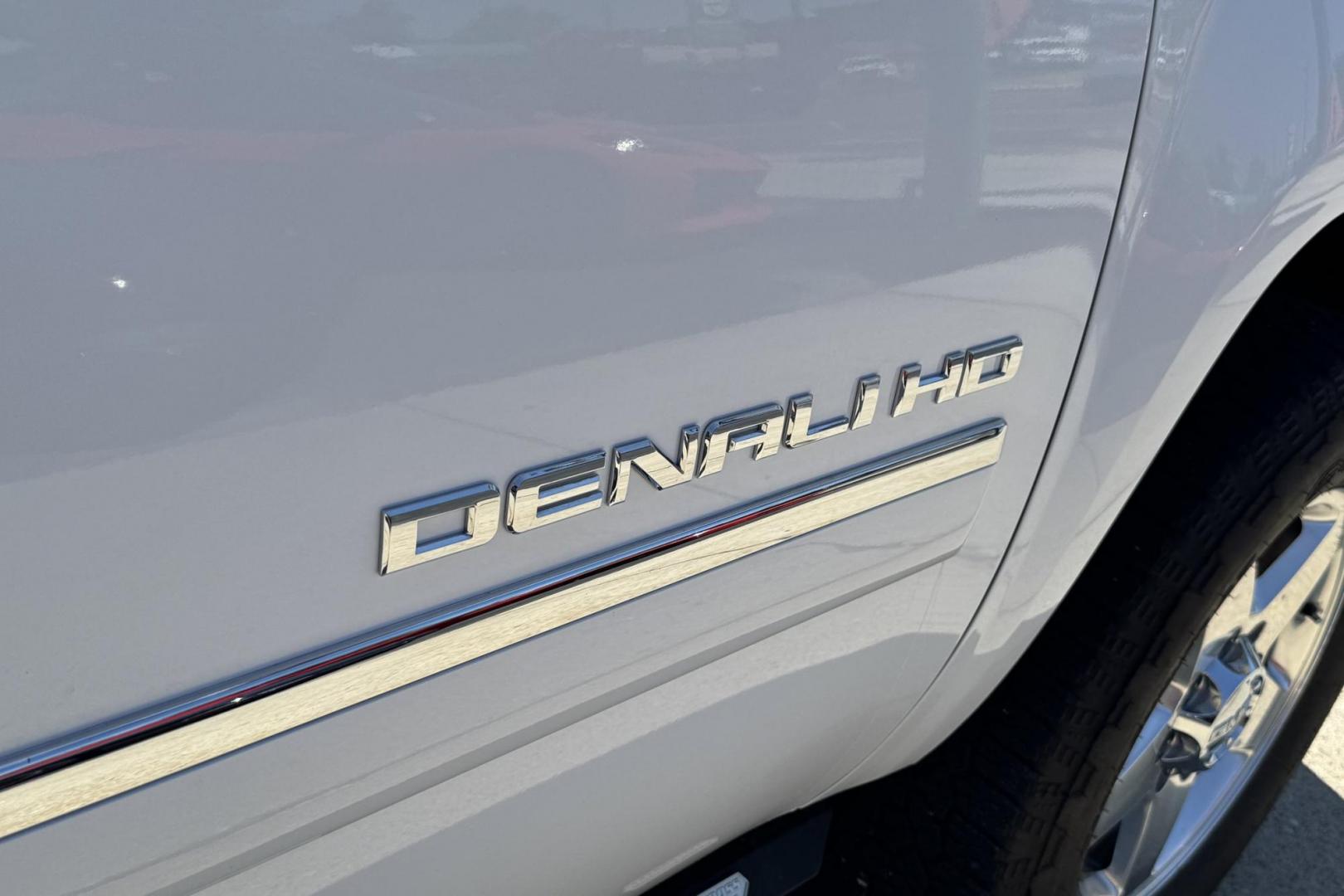 2014 Summit White /Oak GMC Sierra 2500HD Denali (1GT125E86EF) with an V8 6.6 Liter Turbo Duramax Diesel engine, Automatic 6 Speed With Overdrive Allison transmission, located at 2304 W. Main St., Boise, ID, 83702, (208) 342-7777, 43.622105, -116.218658 - Highly Optioned And Low Mileage Denali Crew Cab Long Bed! - Photo#5