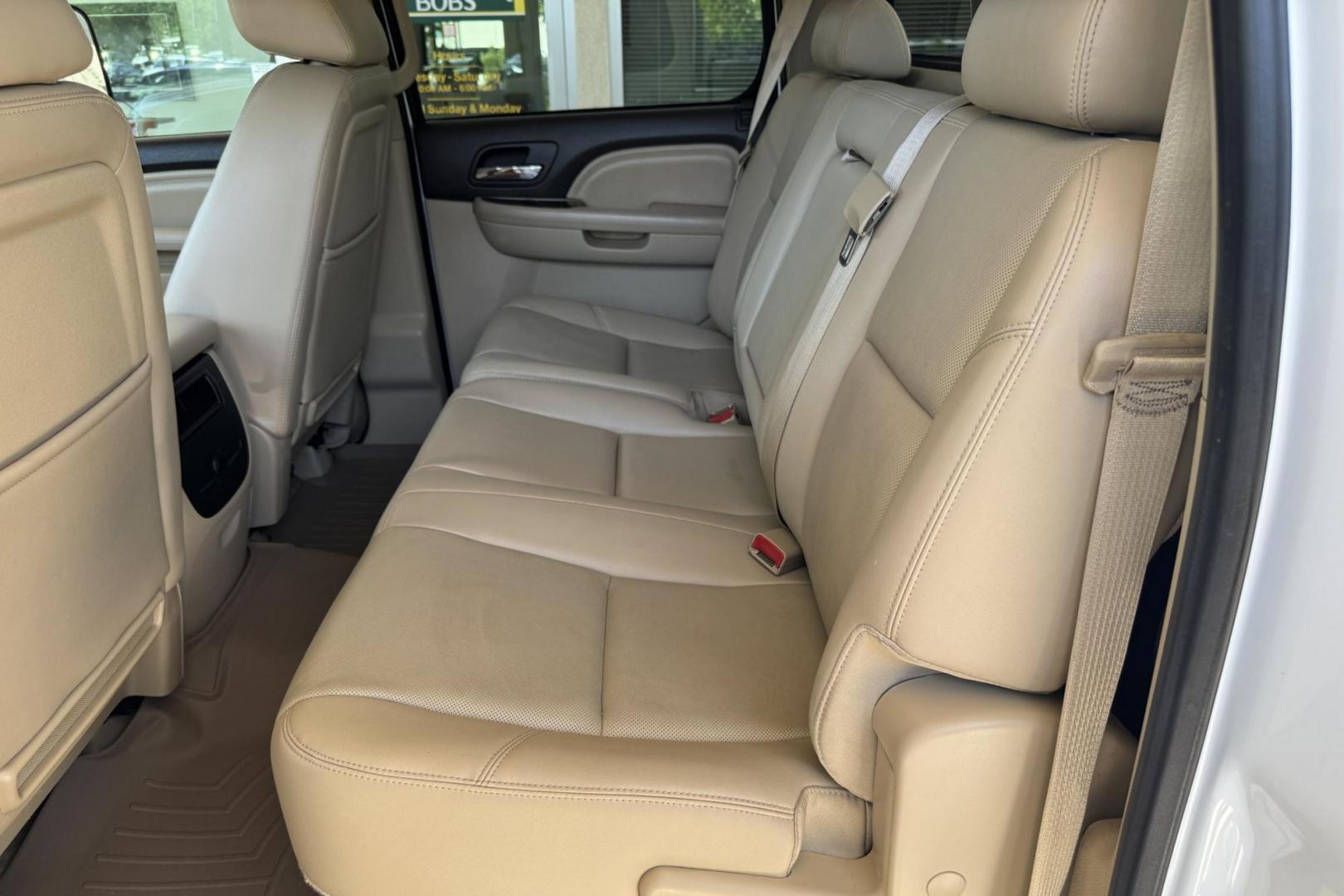 2014 Summit White /Oak GMC Sierra 2500HD Denali (1GT125E86EF) with an V8 6.6 Liter Turbo Duramax Diesel engine, Automatic 6 Speed With Overdrive Allison transmission, located at 2304 W. Main St., Boise, ID, 83702, (208) 342-7777, 43.622105, -116.218658 - Highly Optioned And Low Mileage Denali Crew Cab Long Bed! - Photo#10