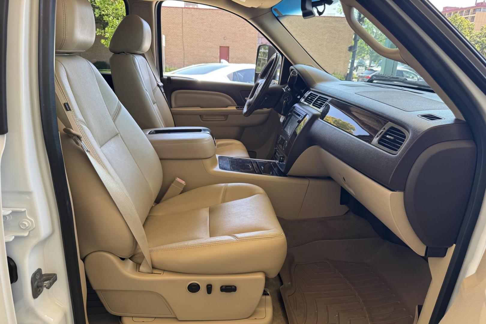 2014 Summit White /Oak GMC Sierra 2500HD Denali (1GT125E86EF) with an V8 6.6 Liter Turbo Duramax Diesel engine, Automatic 6 Speed With Overdrive Allison transmission, located at 2304 W. Main St., Boise, ID, 83702, (208) 342-7777, 43.622105, -116.218658 - Highly Optioned And Low Mileage Denali Crew Cab Long Bed! - Photo#21
