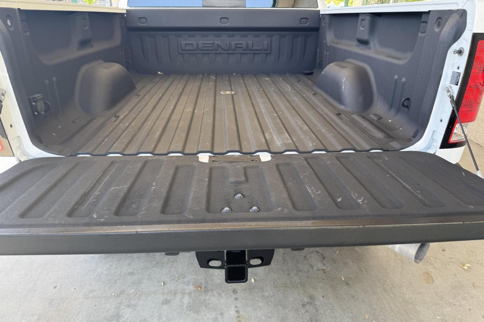 2014 Summit White /Oak GMC Sierra 2500HD Denali (1GT125E86EF) with an V8 6.6 Liter Turbo Duramax Diesel engine, Automatic 6 Speed With Overdrive Allison transmission, located at 2304 W. Main St., Boise, ID, 83702, (208) 342-7777, 43.622105, -116.218658 - Highly Optioned And Low Mileage Denali Crew Cab Long Bed! - Photo#24