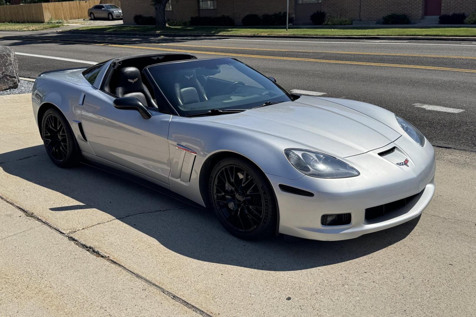 2011 Blade Silver Metallic /Ebony Chevrolet Corvette Grand Sport 3LT (1G1YW2DW7B5) with an V8 6.2 Liter engine, Automatic 6 Speed transmission, located at 2304 W. Main St., Boise, ID, 83702, (208) 342-7777, 43.622105, -116.218658 - Stunning 3LT Grand Sport Corvette! - Photo#2