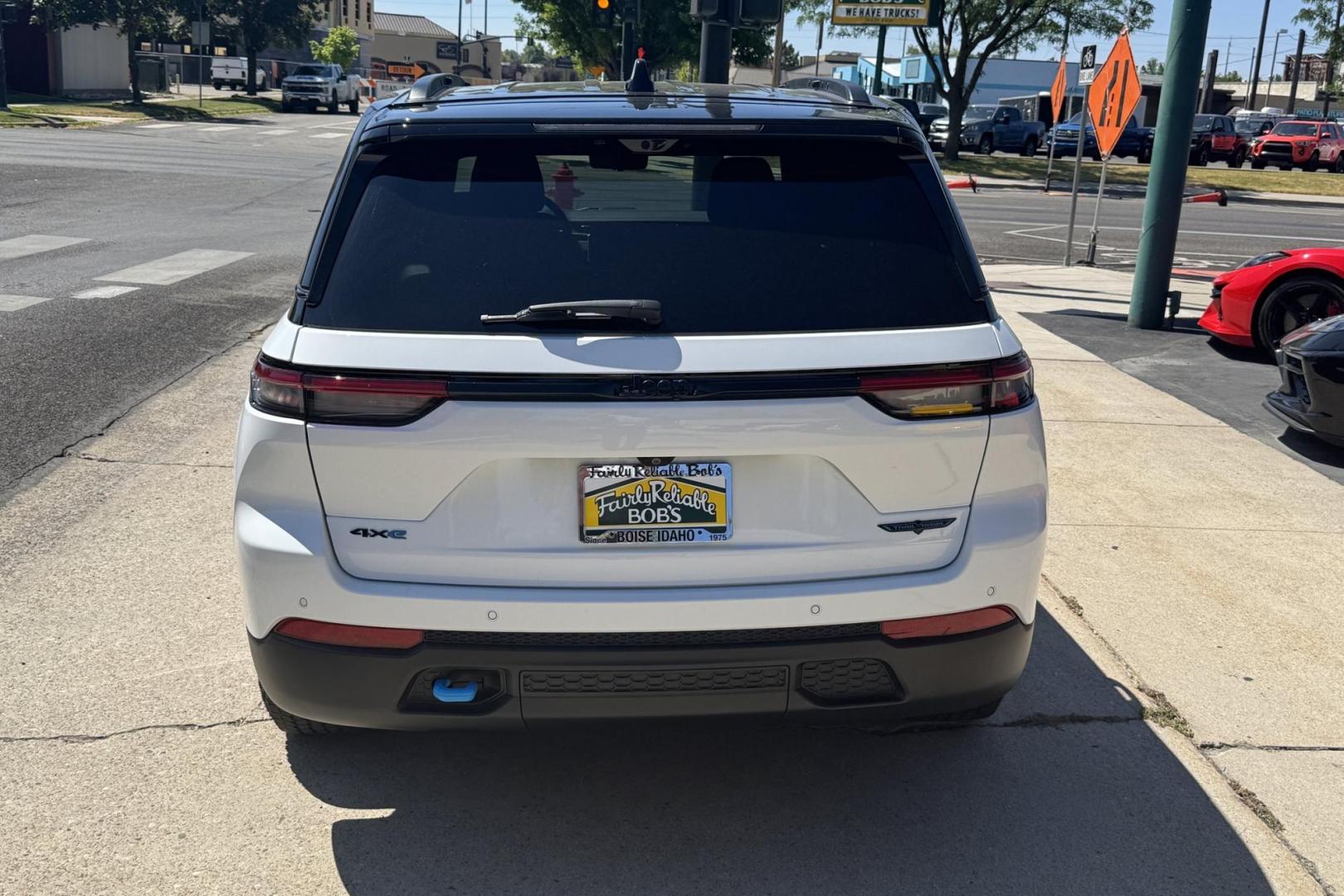 2022 Bright White Clearcoat /Black Jeep Grand Cherokee 4xe Trailhawk (1C4RJYC6XN8) with an 4 Cyl 2.0 Liter Turbo Hybrid engine, Automatic 8 Speed transmission, located at 2304 W. Main St., Boise, ID, 83702, (208) 342-7777, 43.622105, -116.218658 - Photo#1