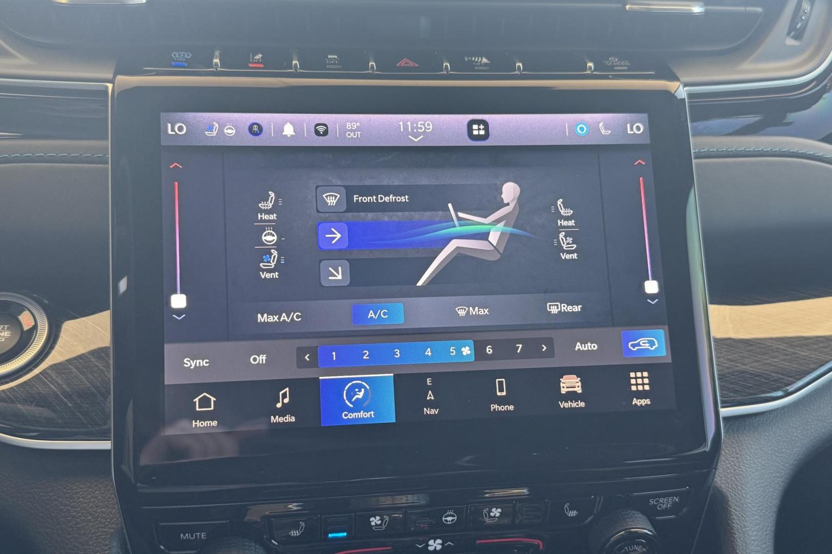 2022 Bright White Clearcoat /Black Jeep Grand Cherokee 4xe Trailhawk (1C4RJYC6XN8) with an 4 Cyl 2.0 Liter Turbo Hybrid engine, Automatic 8 Speed transmission, located at 2304 W. Main St., Boise, ID, 83702, (208) 342-7777, 43.622105, -116.218658 - Photo#4