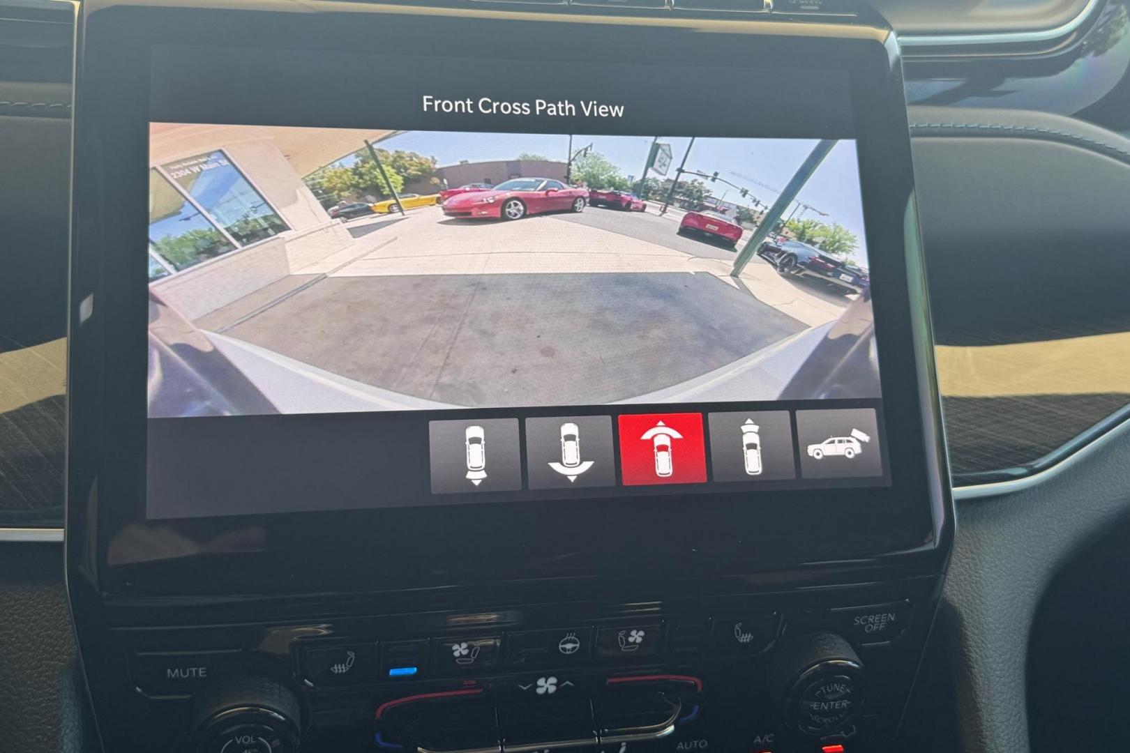 2022 Bright White Clearcoat /Black Jeep Grand Cherokee 4xe Trailhawk (1C4RJYC6XN8) with an 4 Cyl 2.0 Liter Turbo Hybrid engine, Automatic 8 Speed transmission, located at 2304 W. Main St., Boise, ID, 83702, (208) 342-7777, 43.622105, -116.218658 - Photo#6