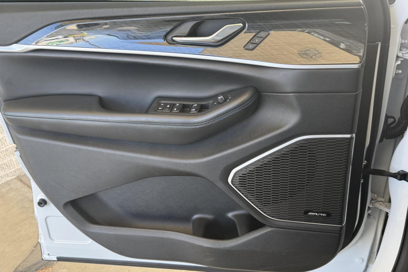 2022 Bright White Clearcoat /Black Jeep Grand Cherokee 4xe Trailhawk (1C4RJYC6XN8) with an 4 Cyl 2.0 Liter Turbo Hybrid engine, Automatic 8 Speed transmission, located at 2304 W. Main St., Boise, ID, 83702, (208) 342-7777, 43.622105, -116.218658 - Photo#13