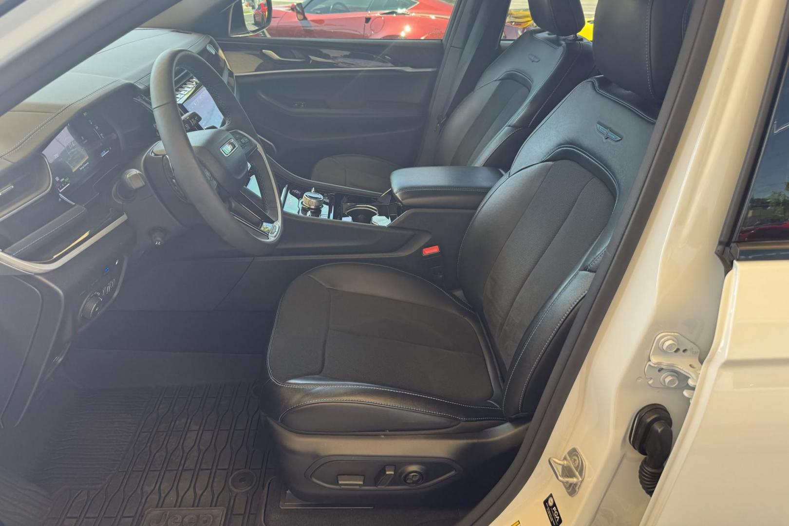 2022 Bright White Clearcoat /Black Jeep Grand Cherokee 4xe Trailhawk (1C4RJYC6XN8) with an 4 Cyl 2.0 Liter Turbo Hybrid engine, Automatic 8 Speed transmission, located at 2304 W. Main St., Boise, ID, 83702, (208) 342-7777, 43.622105, -116.218658 - Photo#16