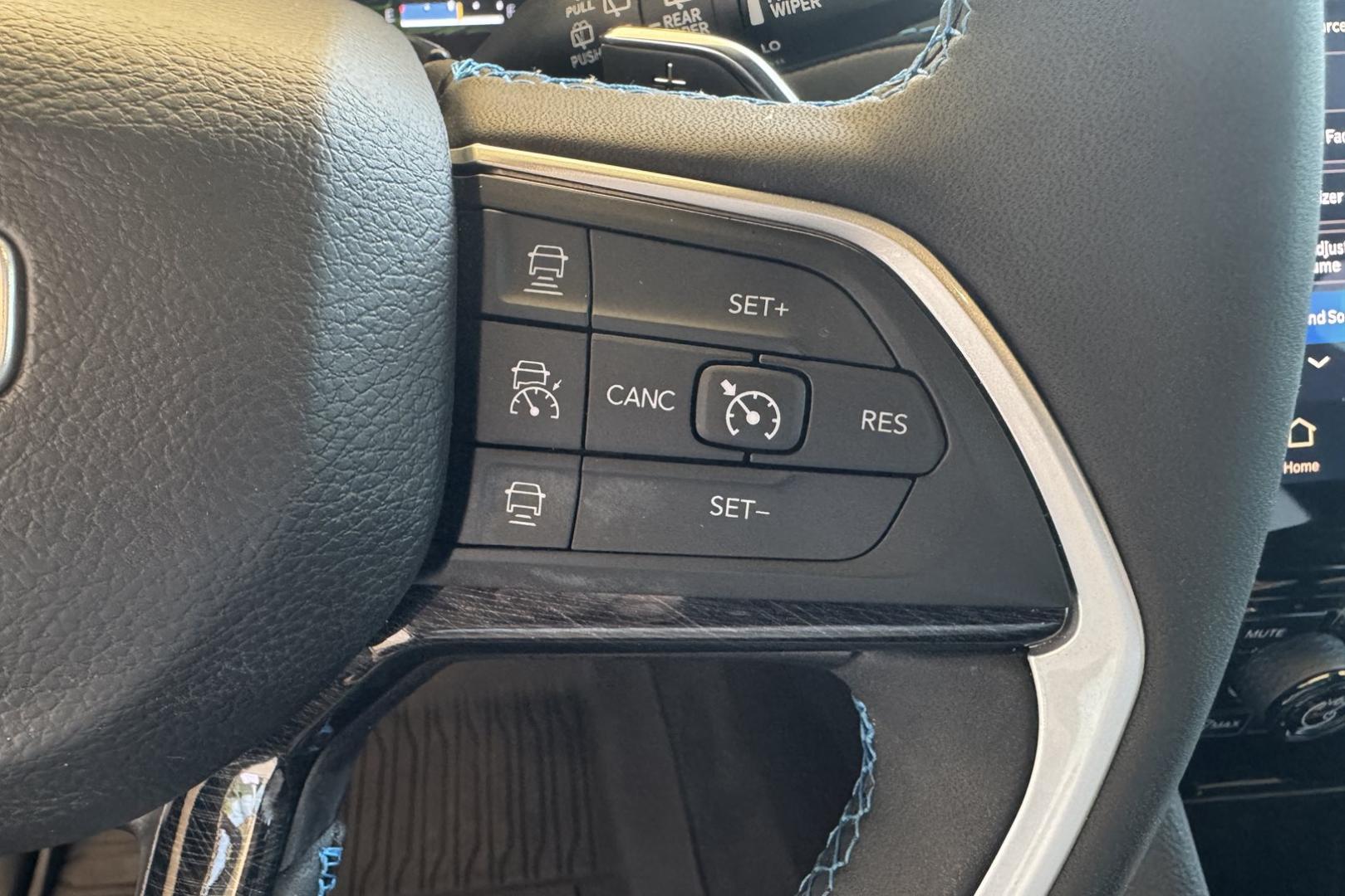 2022 Bright White Clearcoat /Black Jeep Grand Cherokee 4xe Trailhawk (1C4RJYC6XN8) with an 4 Cyl 2.0 Liter Turbo Hybrid engine, Automatic 8 Speed transmission, located at 2304 W. Main St., Boise, ID, 83702, (208) 342-7777, 43.622105, -116.218658 - Photo#17