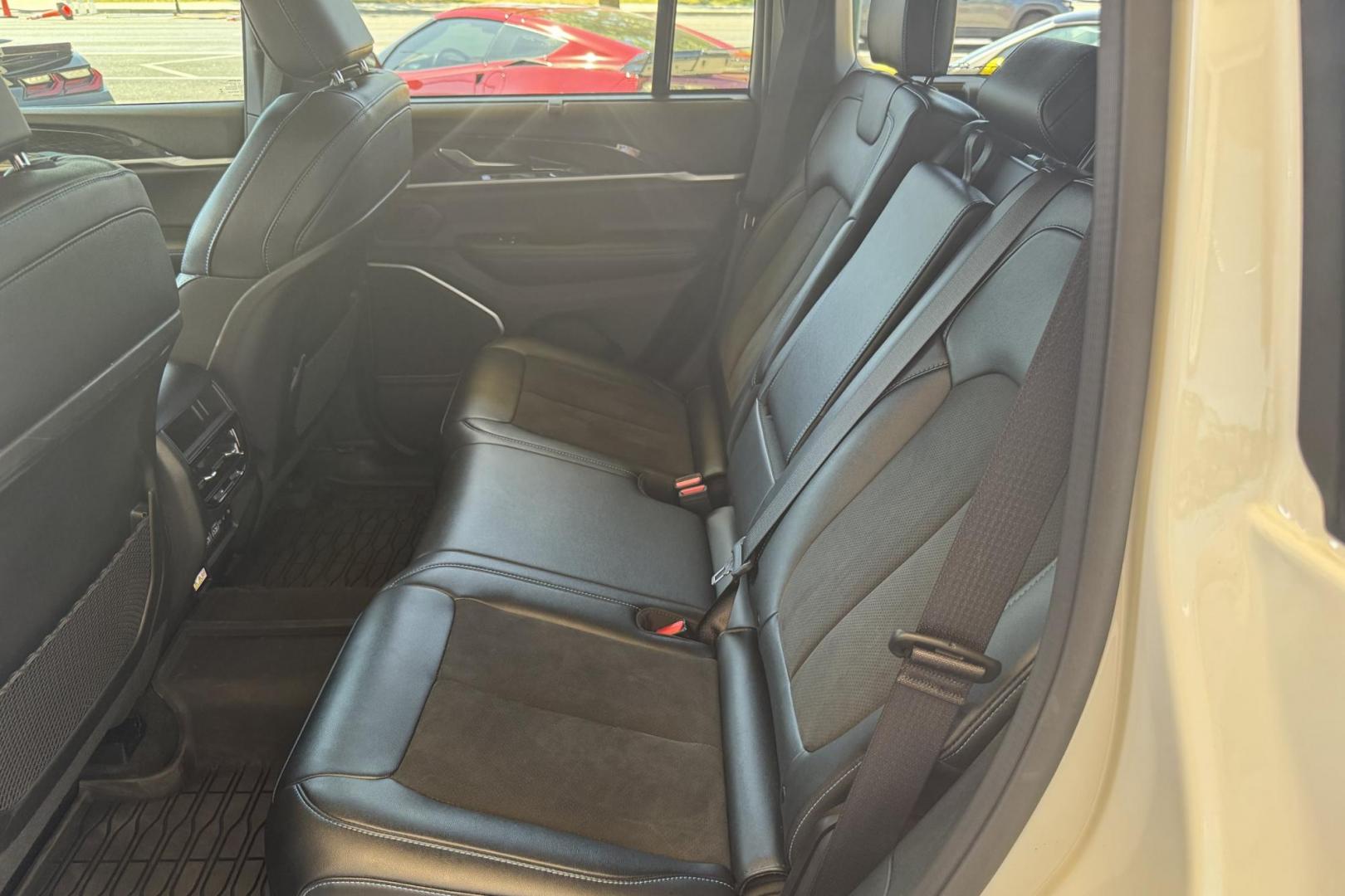 2022 Bright White Clearcoat /Black Jeep Grand Cherokee 4xe Trailhawk (1C4RJYC6XN8) with an 4 Cyl 2.0 Liter Turbo Hybrid engine, Automatic 8 Speed transmission, located at 2304 W. Main St., Boise, ID, 83702, (208) 342-7777, 43.622105, -116.218658 - Photo#18