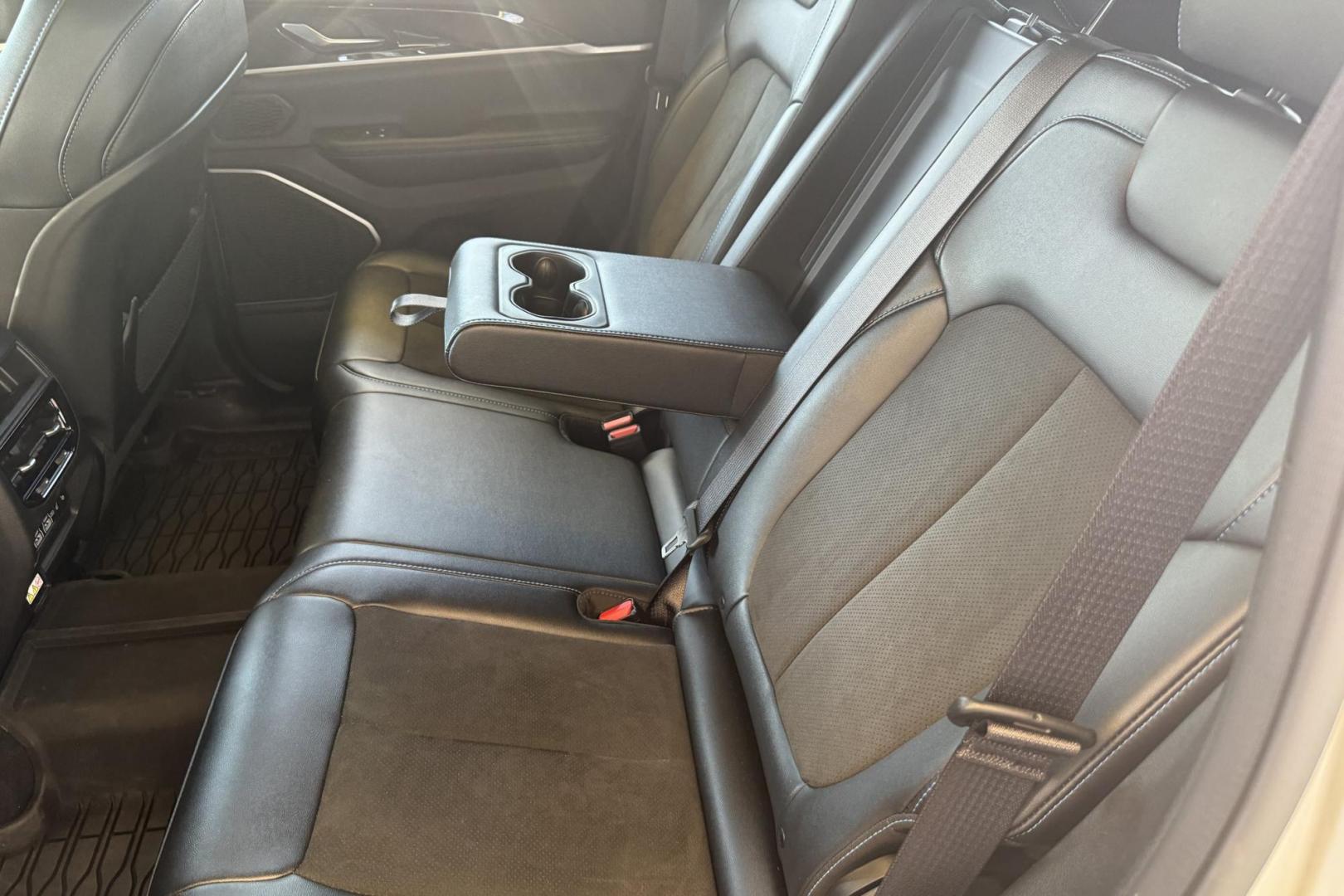2022 Bright White Clearcoat /Black Jeep Grand Cherokee 4xe Trailhawk (1C4RJYC6XN8) with an 4 Cyl 2.0 Liter Turbo Hybrid engine, Automatic 8 Speed transmission, located at 2304 W. Main St., Boise, ID, 83702, (208) 342-7777, 43.622105, -116.218658 - Photo#19