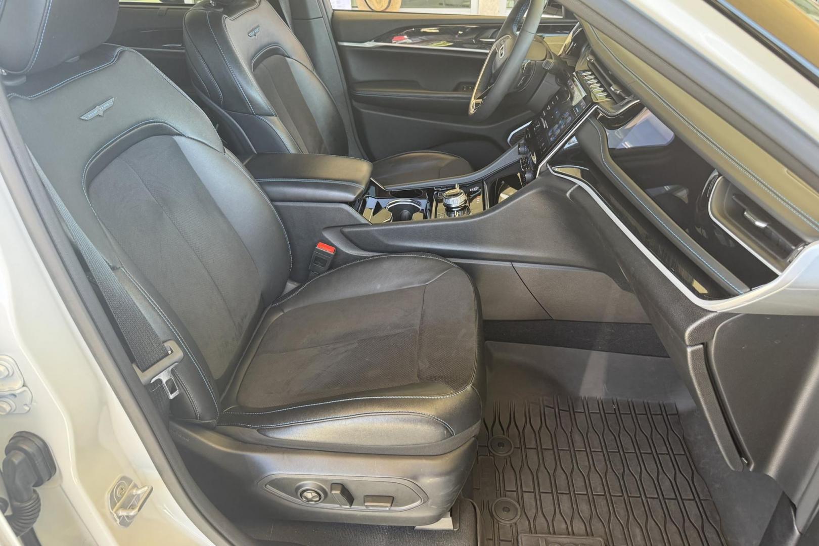 2022 Bright White Clearcoat /Black Jeep Grand Cherokee 4xe Trailhawk (1C4RJYC6XN8) with an 4 Cyl 2.0 Liter Turbo Hybrid engine, Automatic 8 Speed transmission, located at 2304 W. Main St., Boise, ID, 83702, (208) 342-7777, 43.622105, -116.218658 - Photo#22