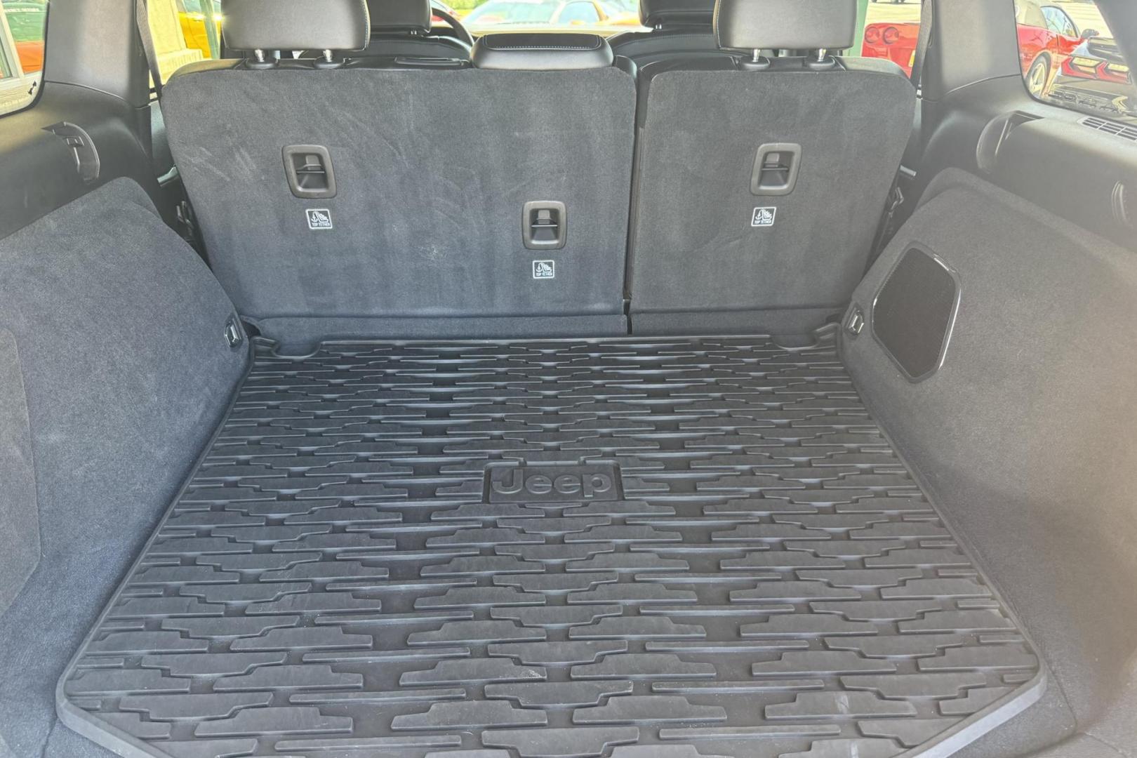 2022 Bright White Clearcoat /Black Jeep Grand Cherokee 4xe Trailhawk (1C4RJYC6XN8) with an 4 Cyl 2.0 Liter Turbo Hybrid engine, Automatic 8 Speed transmission, located at 2304 W. Main St., Boise, ID, 83702, (208) 342-7777, 43.622105, -116.218658 - Photo#25