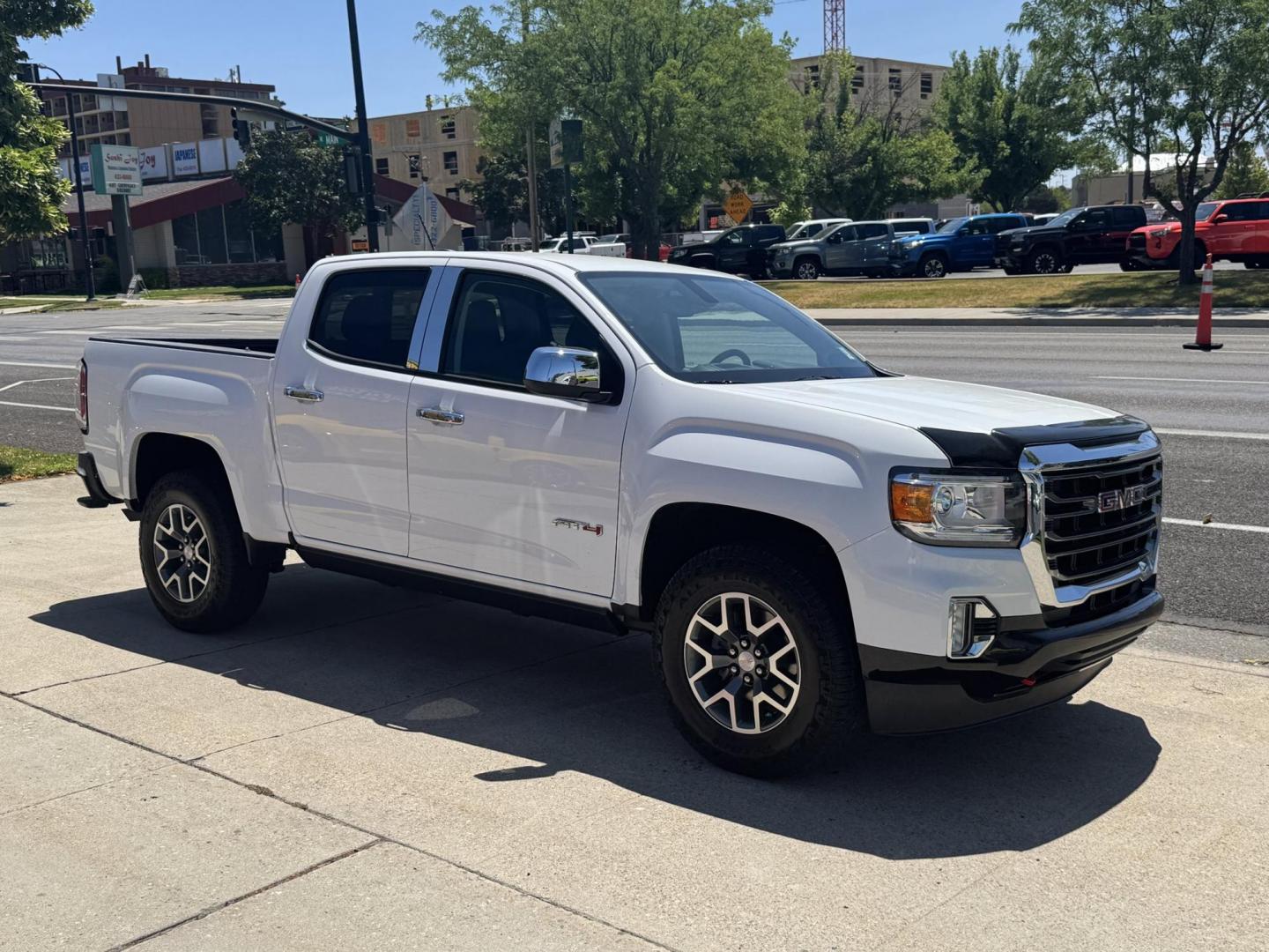 2022 Summit White /Jet Black GMC Canyon AT4 (1GTG6FEN8N1) with an V6 3.6 Liter engine, Automatic 8 Speed transmission, located at 2304 W. Main St., Boise, ID, 83702, (208) 342-7777, 43.622105, -116.218658 - Photo#2