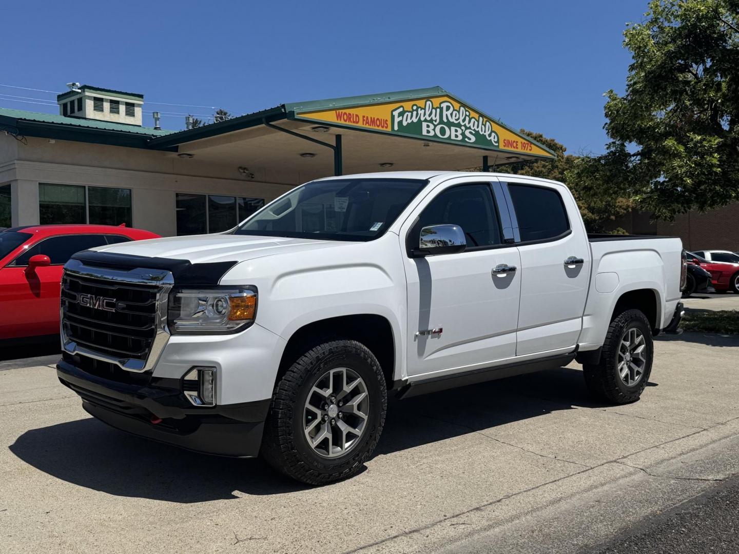 2022 Summit White /Jet Black GMC Canyon AT4 (1GTG6FEN8N1) with an V6 3.6 Liter engine, Automatic 8 Speed transmission, located at 2304 W. Main St., Boise, ID, 83702, (208) 342-7777, 43.622105, -116.218658 - Photo#0